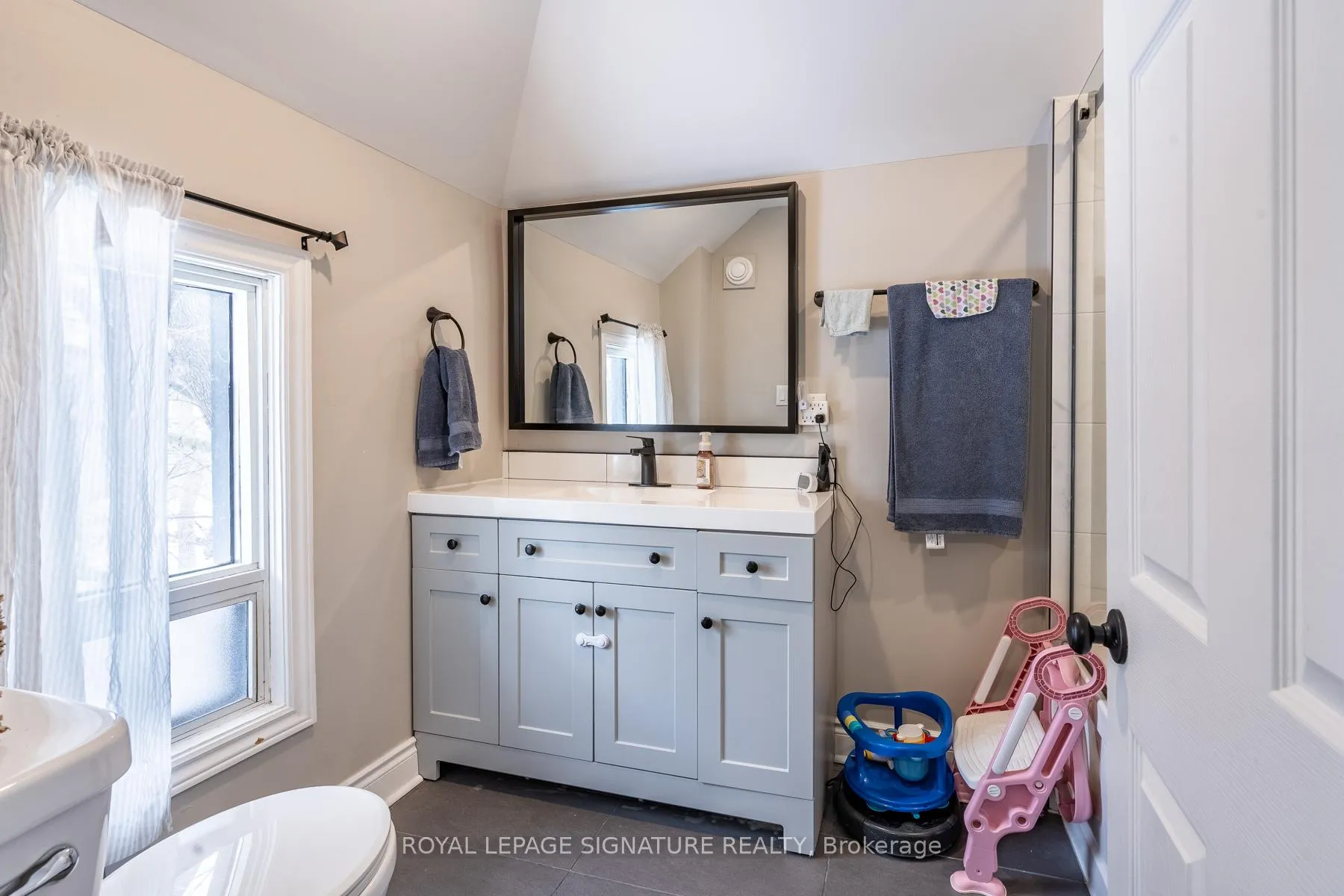 Photo 14 of 34 Bond Street S, Hamilton, Dundas — HOMEH