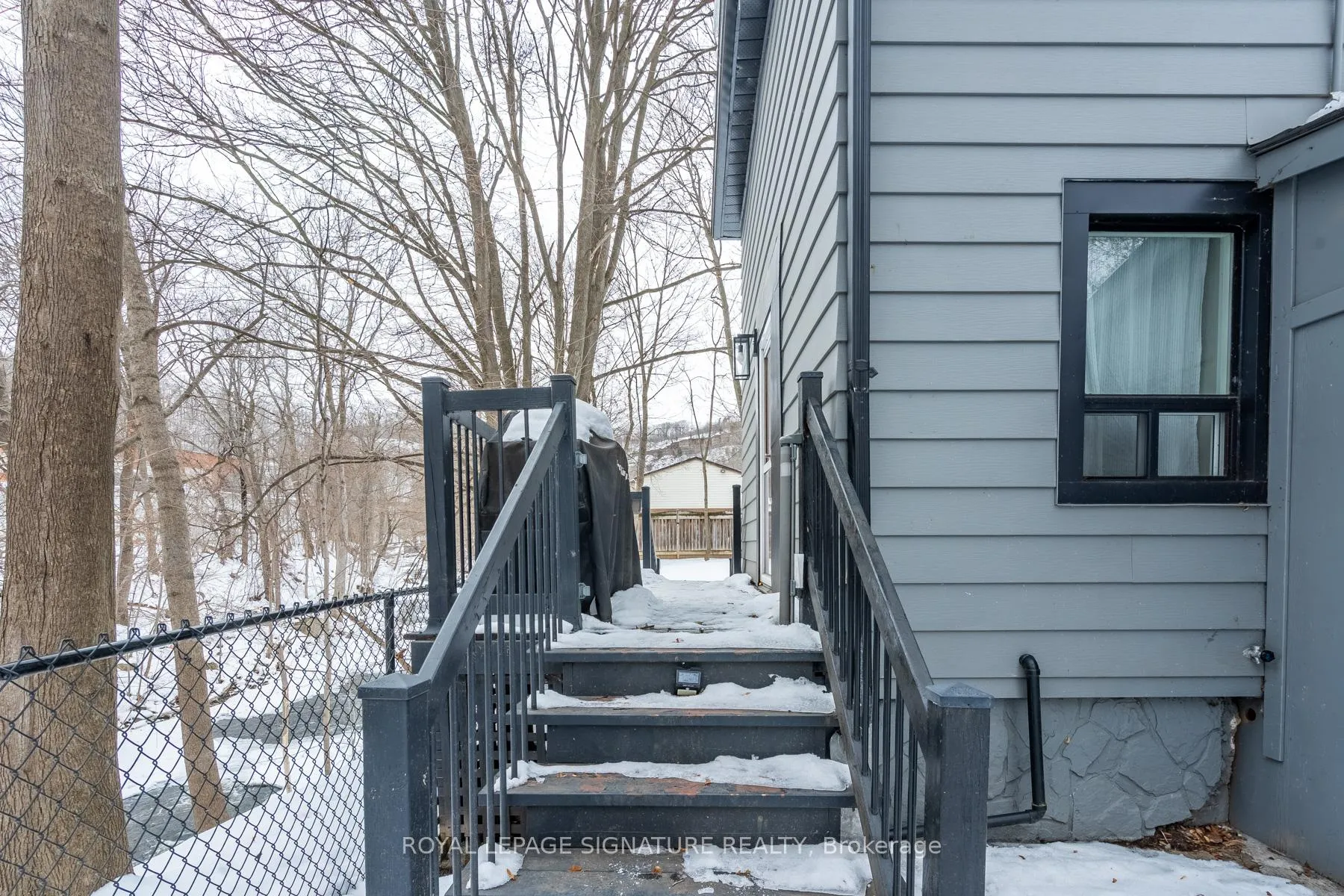 Photo 24 of 34 Bond Street S, Hamilton, Dundas — HOMEH