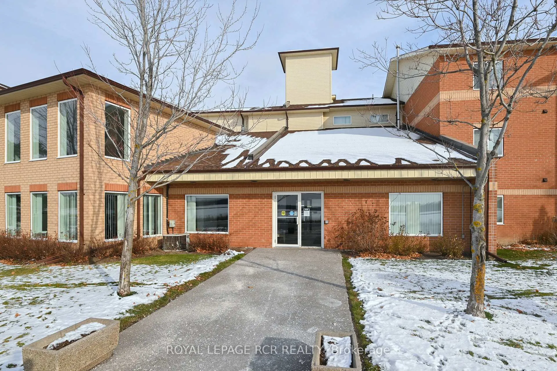 Photo 2 of Unit 15, 247 King Street N, New Tecumseth, Alliston — HOMEH
