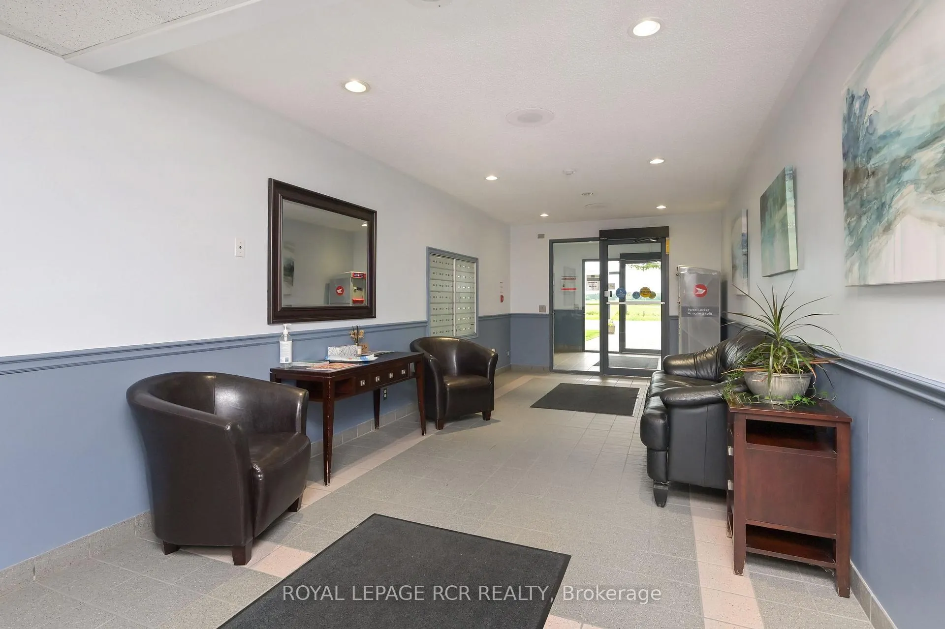 Photo 3 of Unit 15, 247 King Street N, New Tecumseth, Alliston — HOMEH