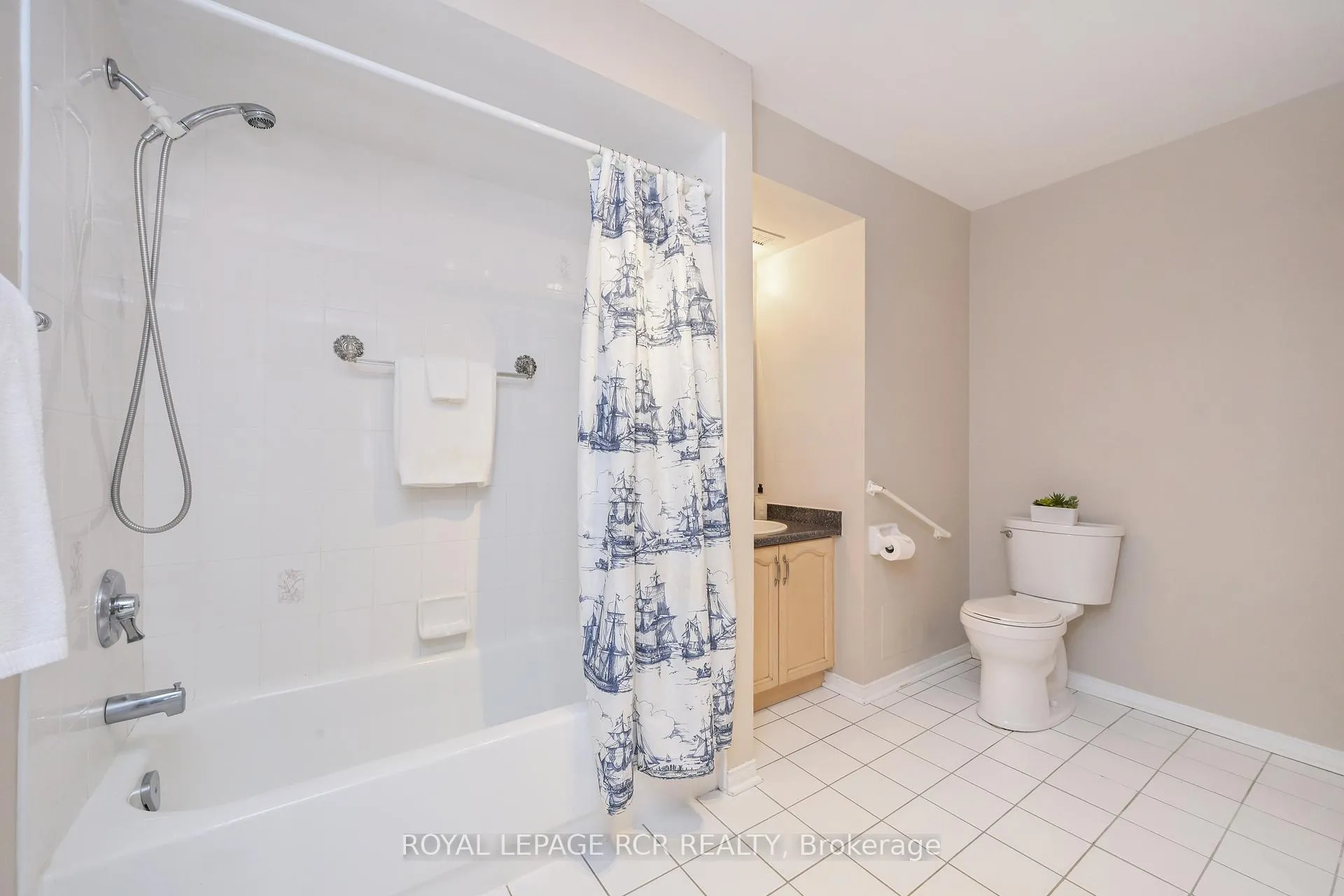 Photo 19 of Unit 15, 247 King Street N, New Tecumseth, Alliston — HOMEH