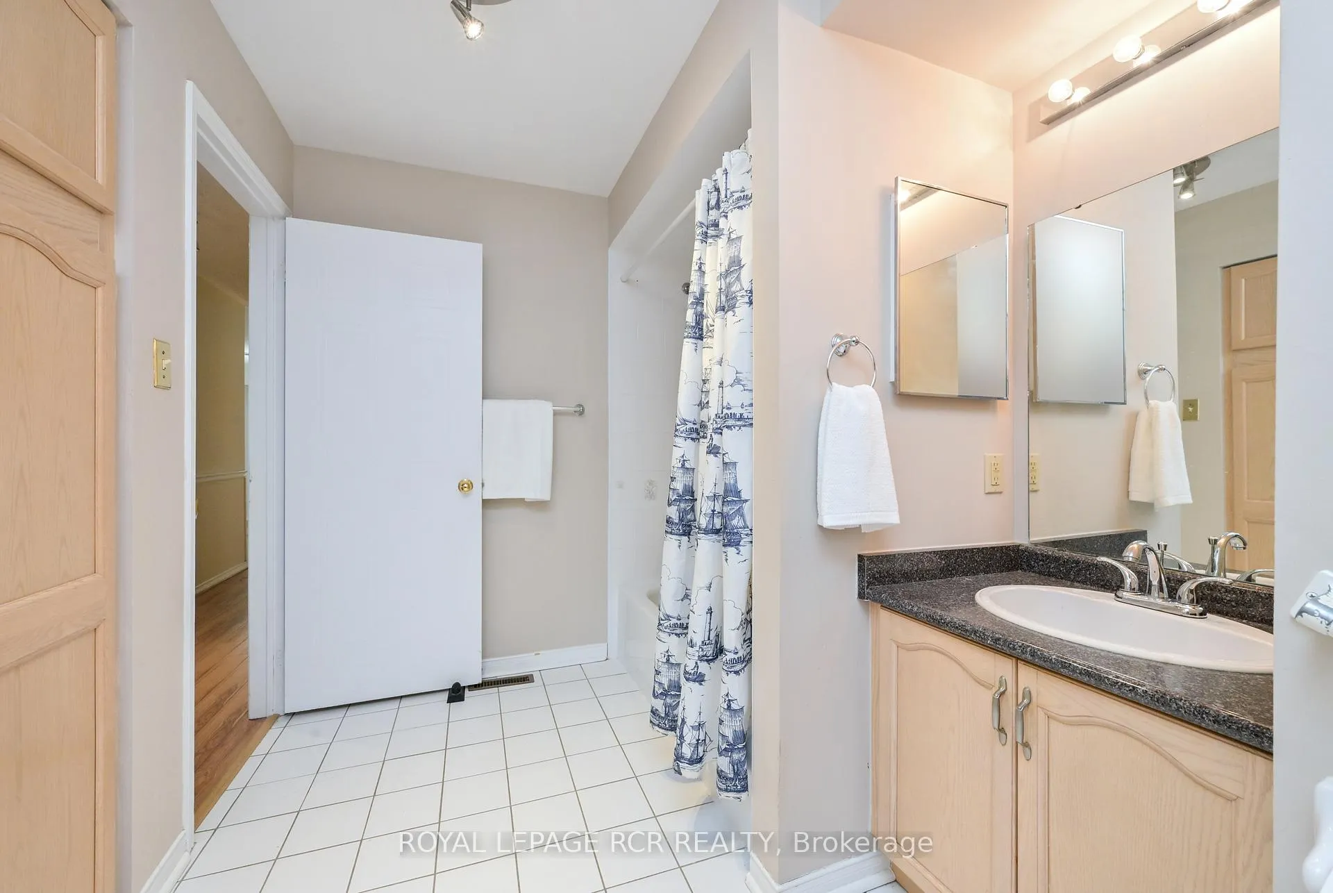 Photo 20 of Unit 15, 247 King Street N, New Tecumseth, Alliston — HOMEH