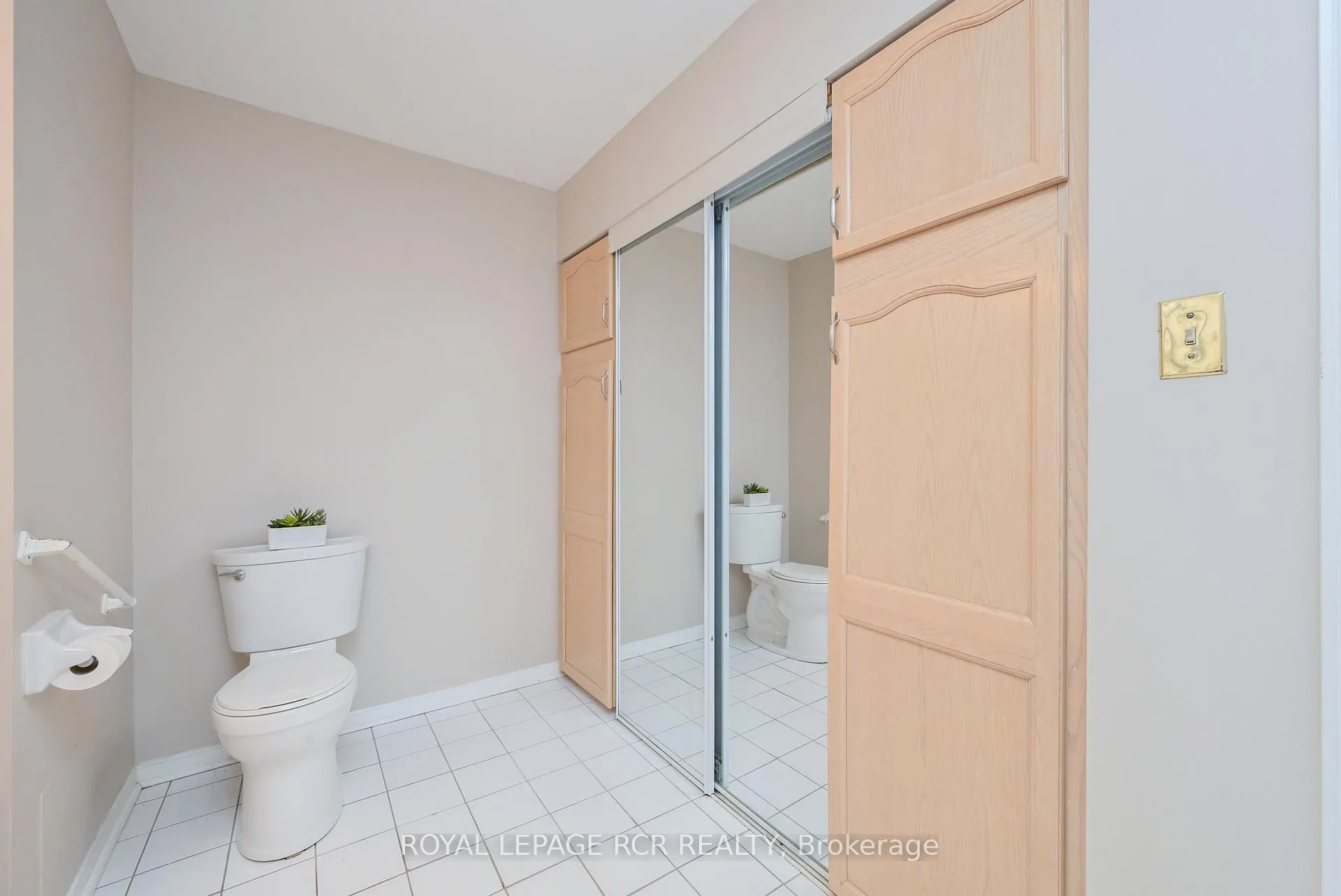 Photo 21 of Unit 15, 247 King Street N, New Tecumseth, Alliston — HOMEH