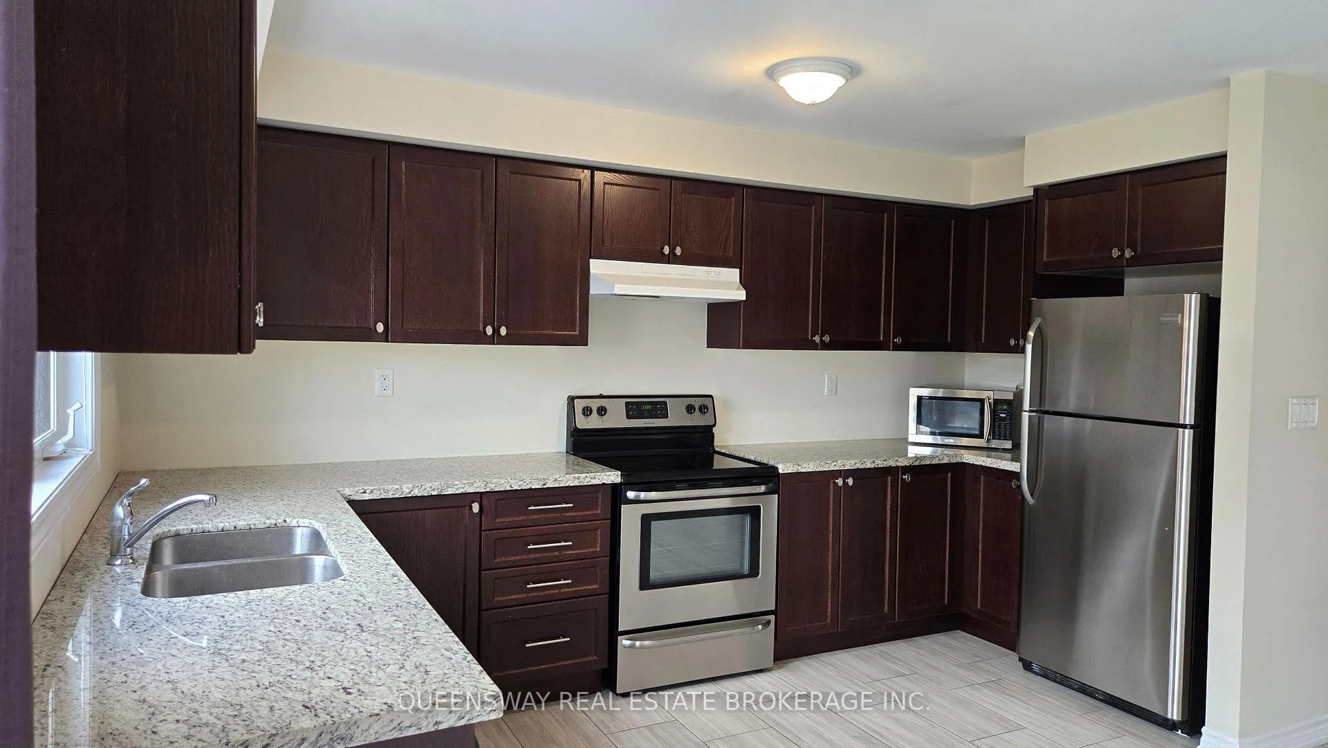 Photo 5 of 70 Streathern Way, Clarington, Bowmanville — HOMEH