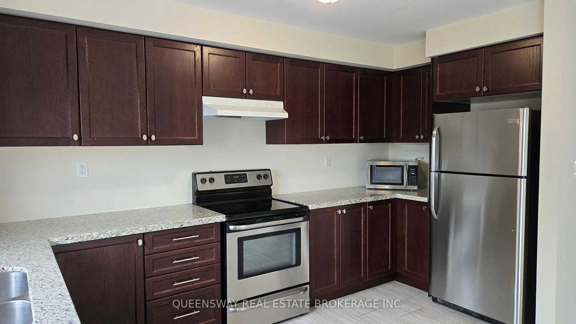 Photo 6 of 70 Streathern Way, Clarington, Bowmanville — HOMEH