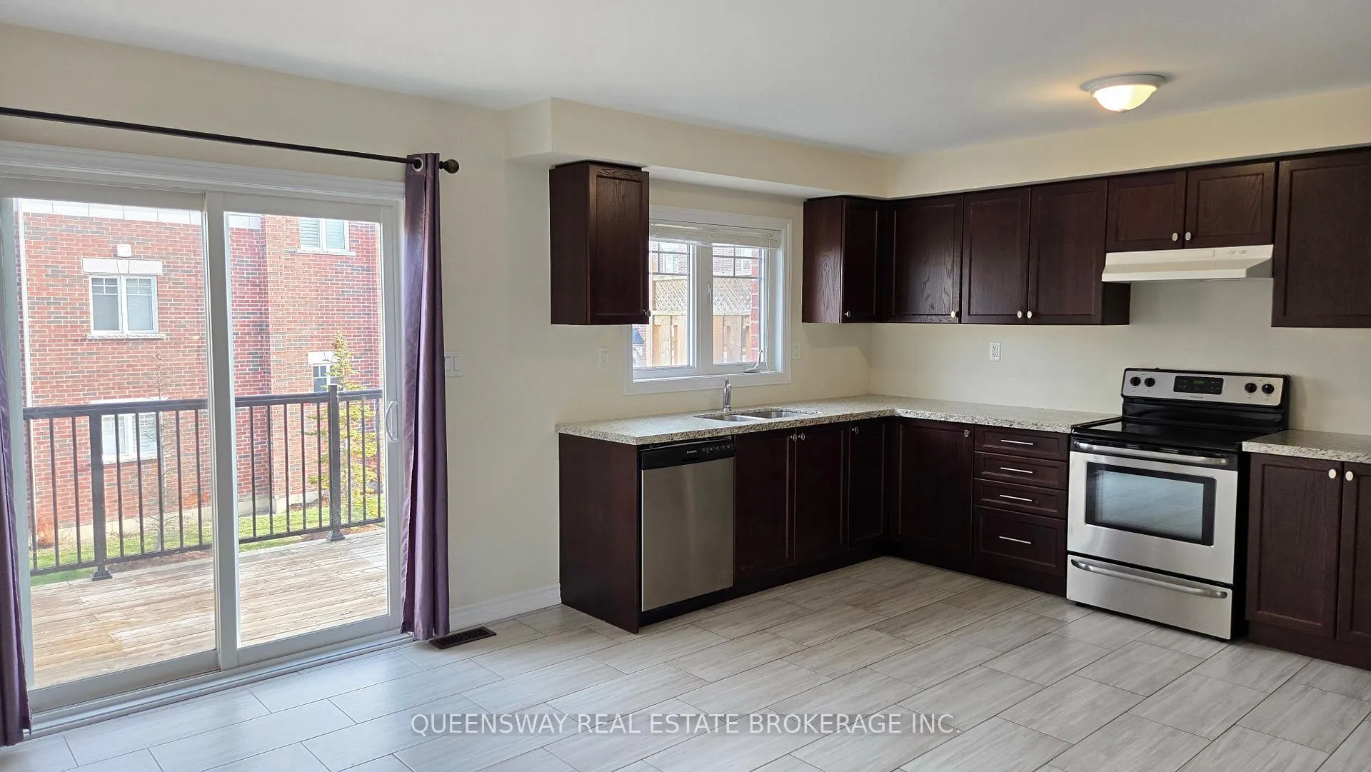 Photo 7 of 70 Streathern Way, Clarington, Bowmanville — HOMEH