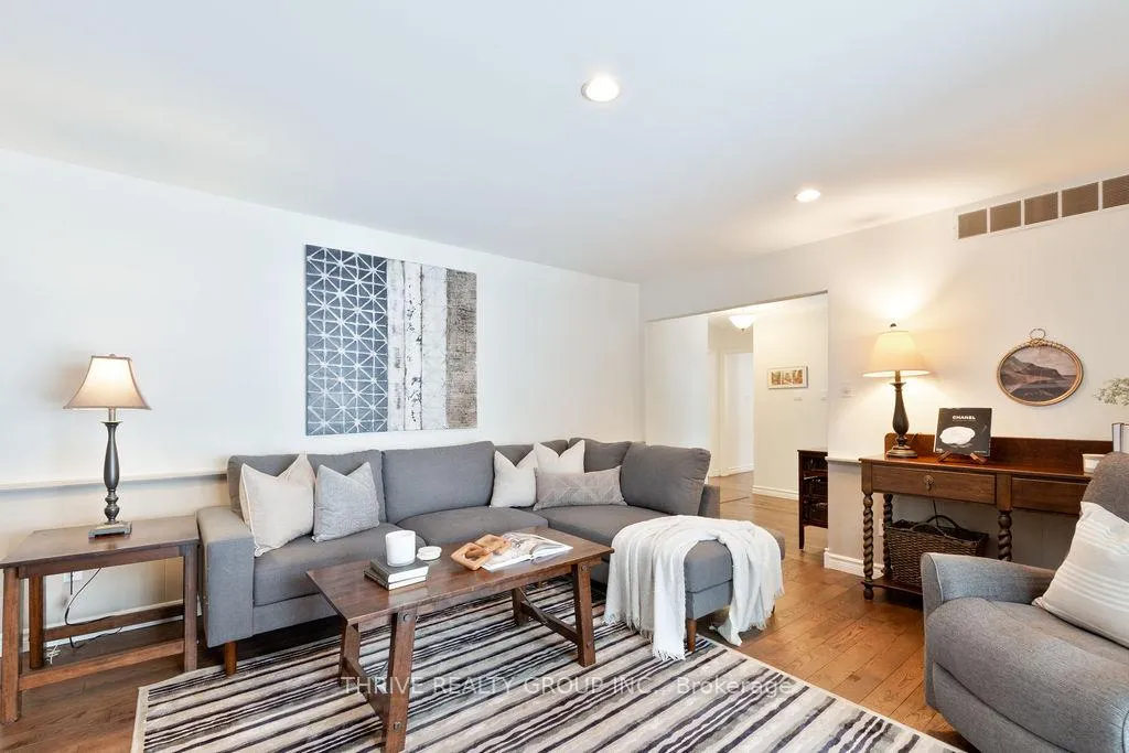Photo 19 of 47 Compton Crescent, London, South R — HOMEH