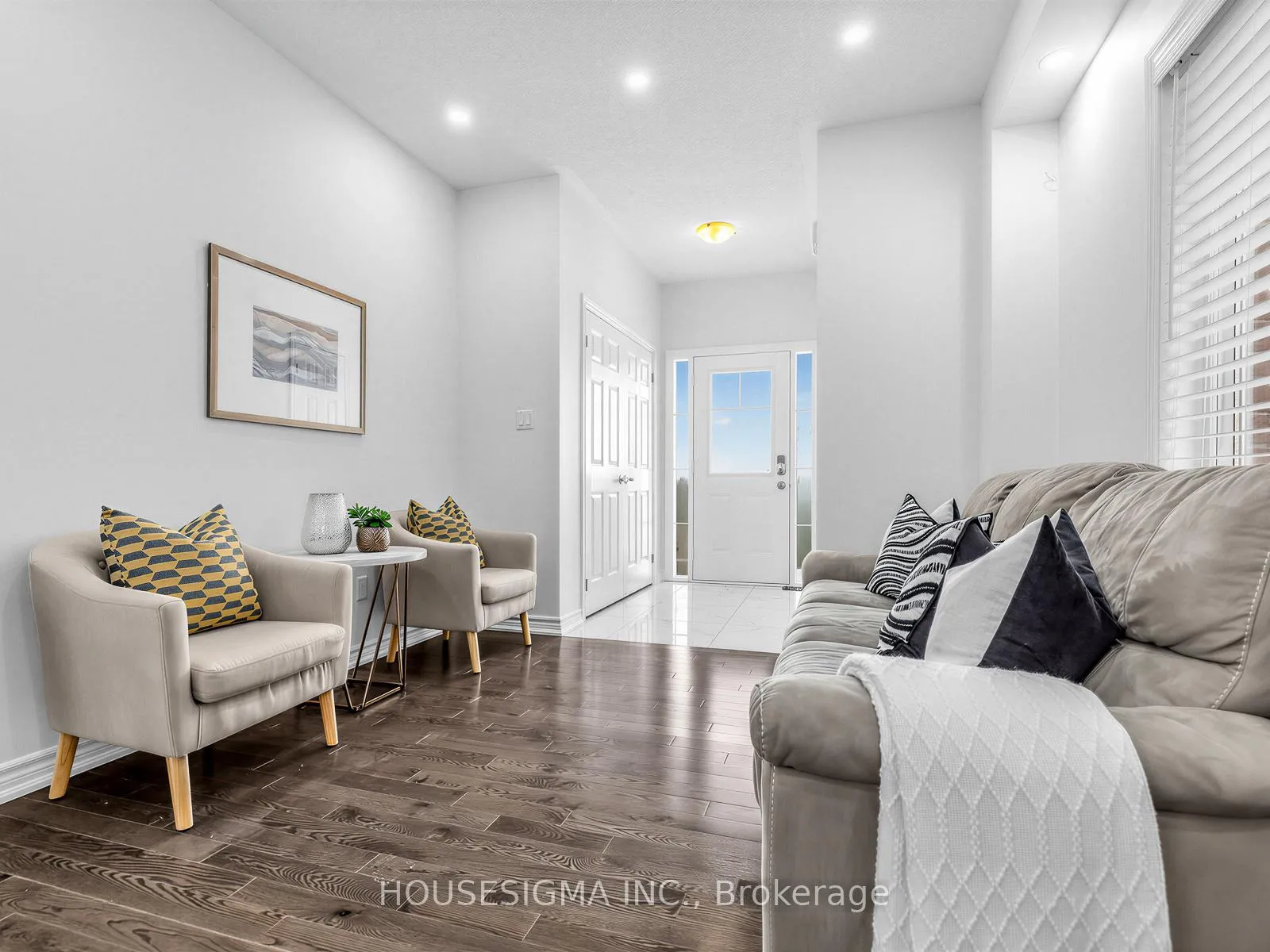 Photo 5 of 1278 Bardeau Street, Innisfil, Lefroy — HOMEH