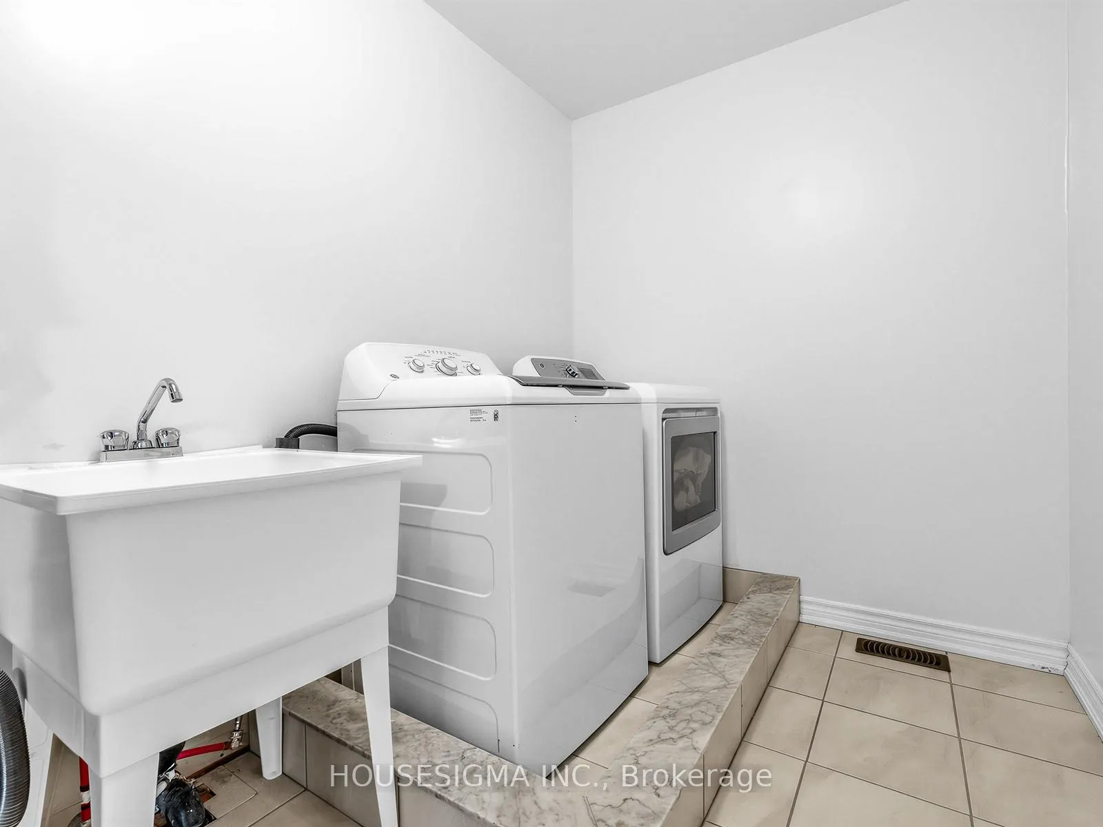 Photo 28 of 1278 Bardeau Street, Innisfil, Lefroy — HOMEH