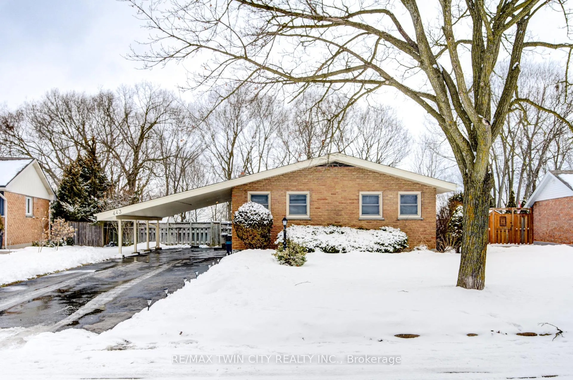 Front of 443 Magnolia Crescent