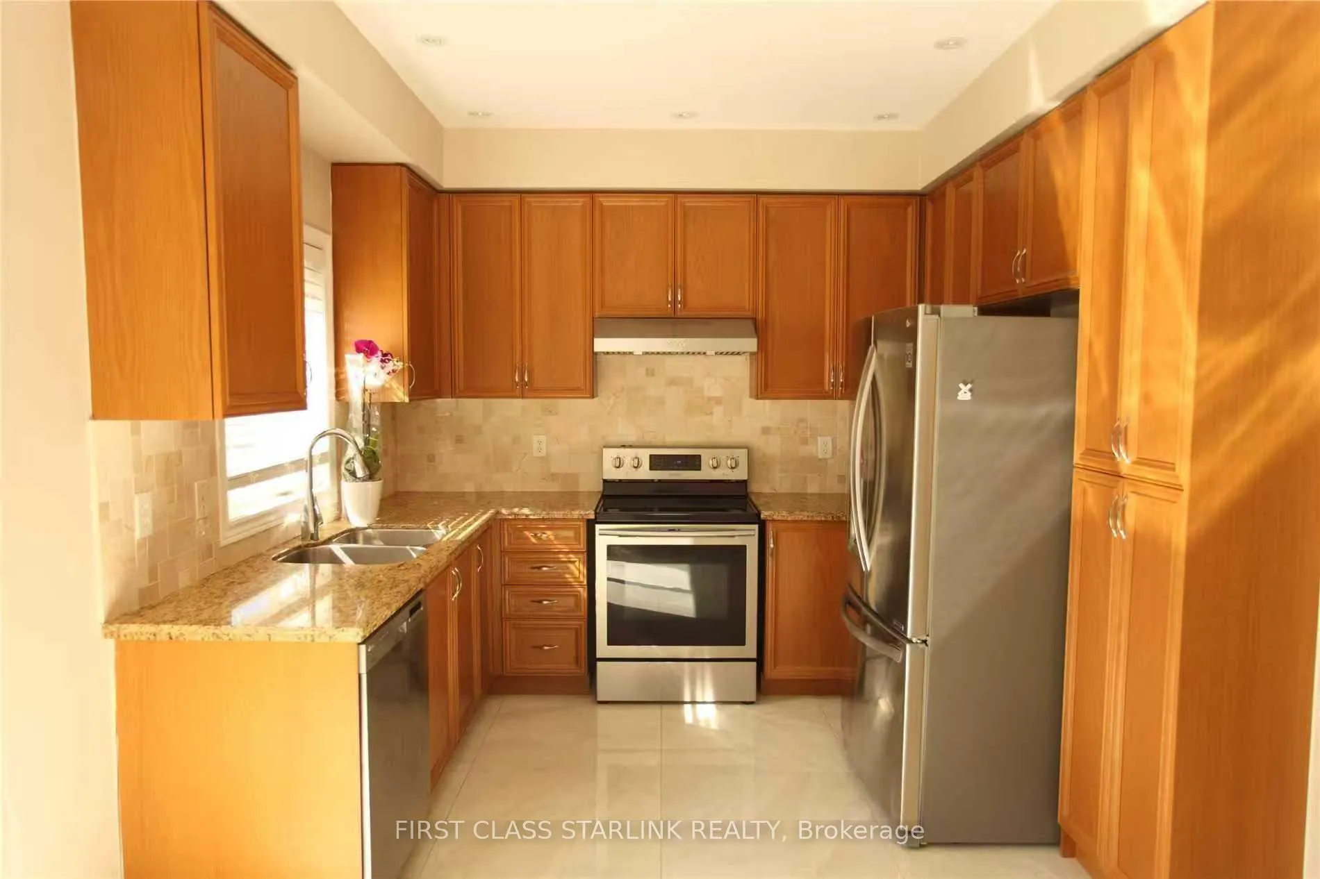 Photo 5 of 18 Spring Arbour Road, Vaughan, Patterson — HOMEH