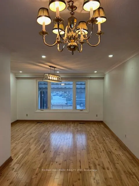 Photo 4 of 22 Kimbark Drive, Brampton, Northwood Park — HOMEH