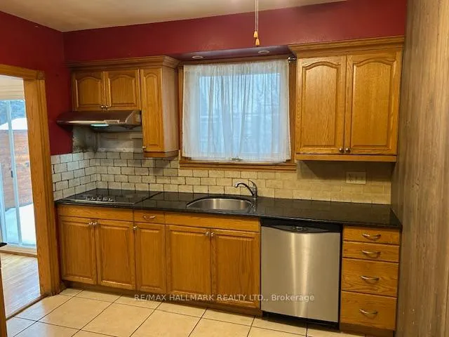 Photo 5 of 22 Kimbark Drive, Brampton, Northwood Park — HOMEH