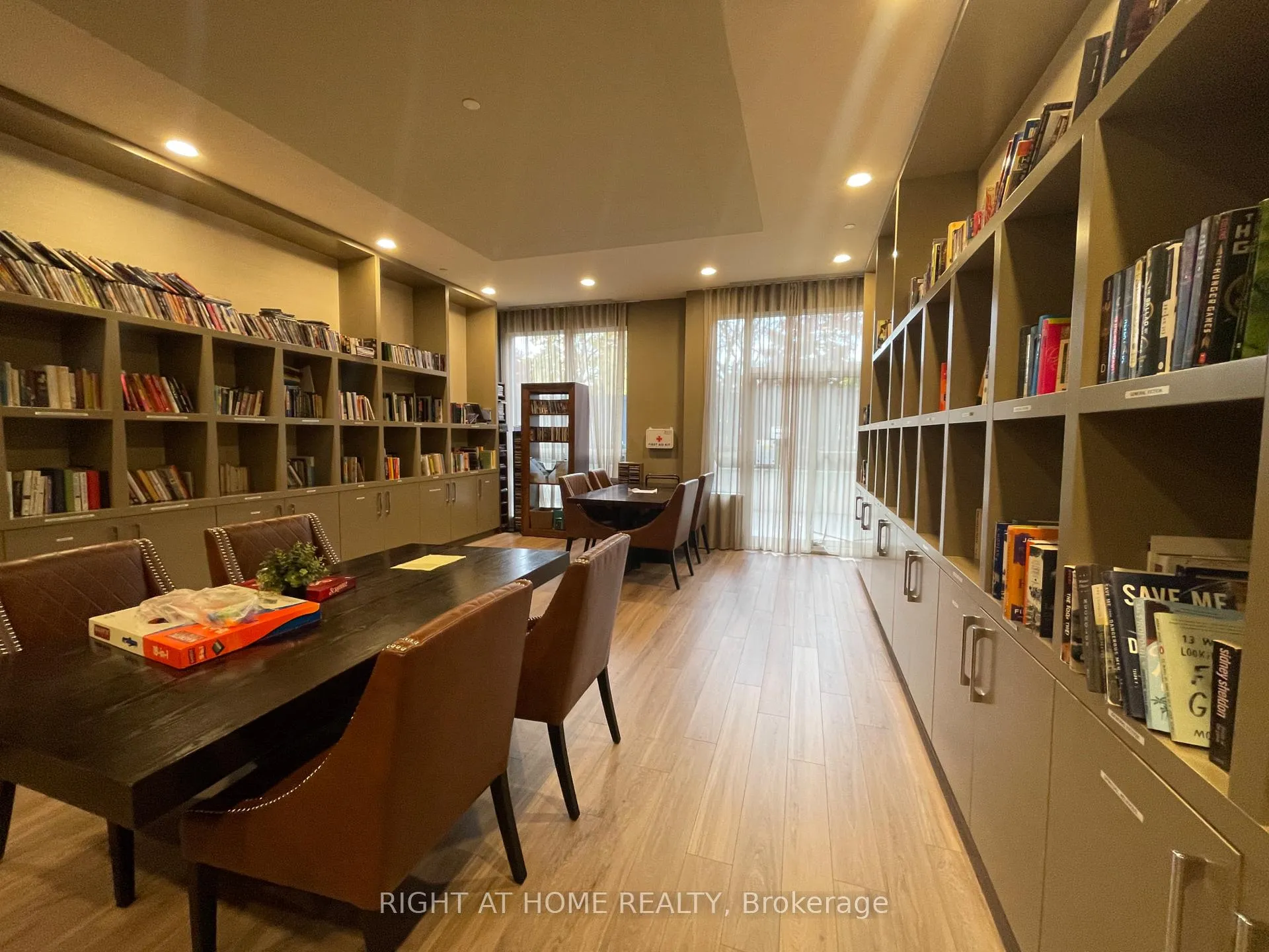 Photo 2 of Unit 820, 35 Saranac Boulevard, Toronto, Englemount-Lawrence — HOMEH