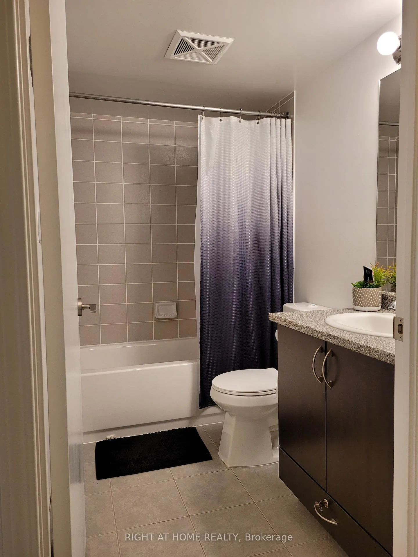 Photo 8 of Unit 820, 35 Saranac Boulevard, Toronto, Englemount-Lawrence — HOMEH