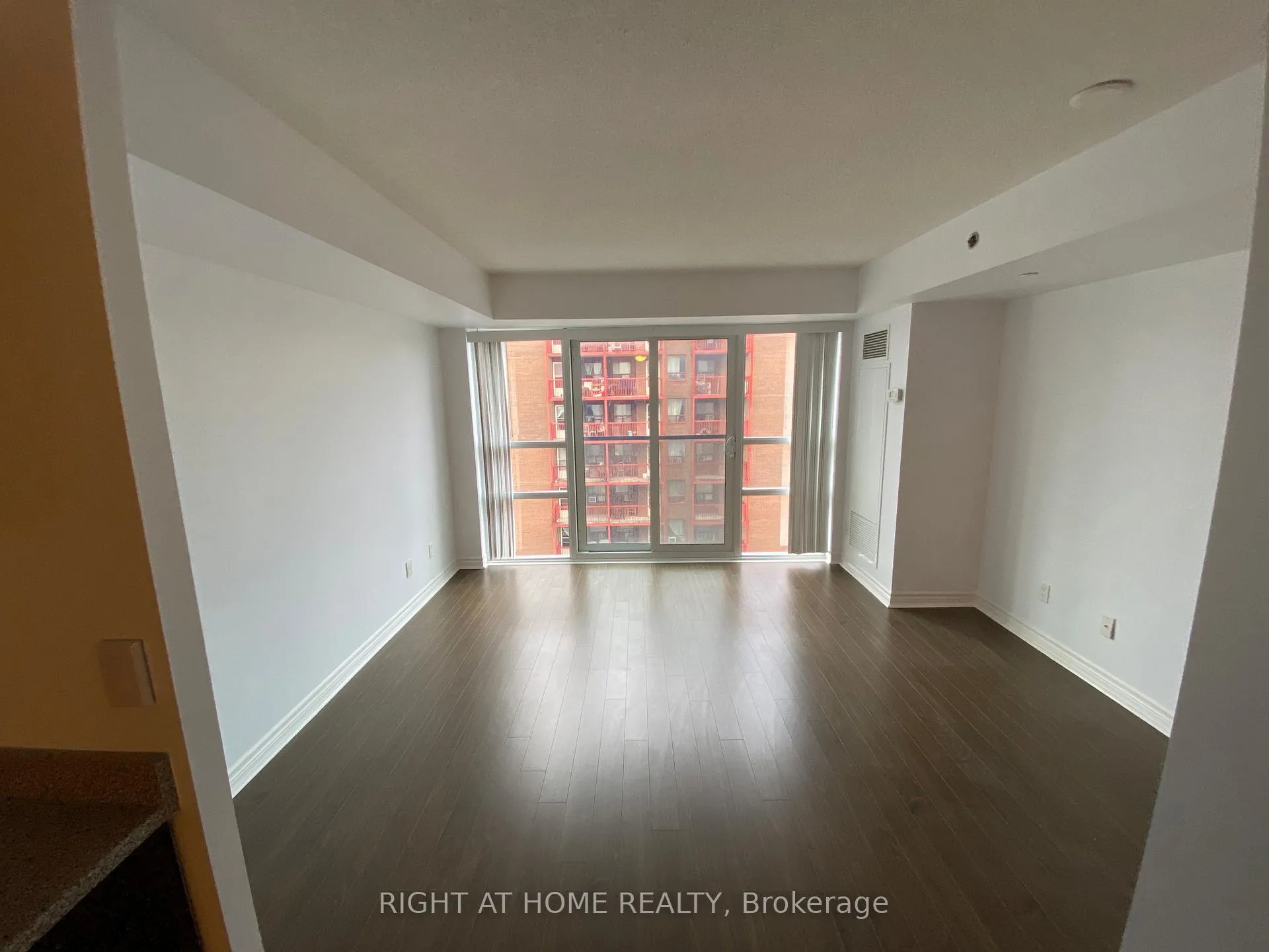 Photo 10 of Unit 820, 35 Saranac Boulevard, Toronto, Englemount-Lawrence — HOMEH