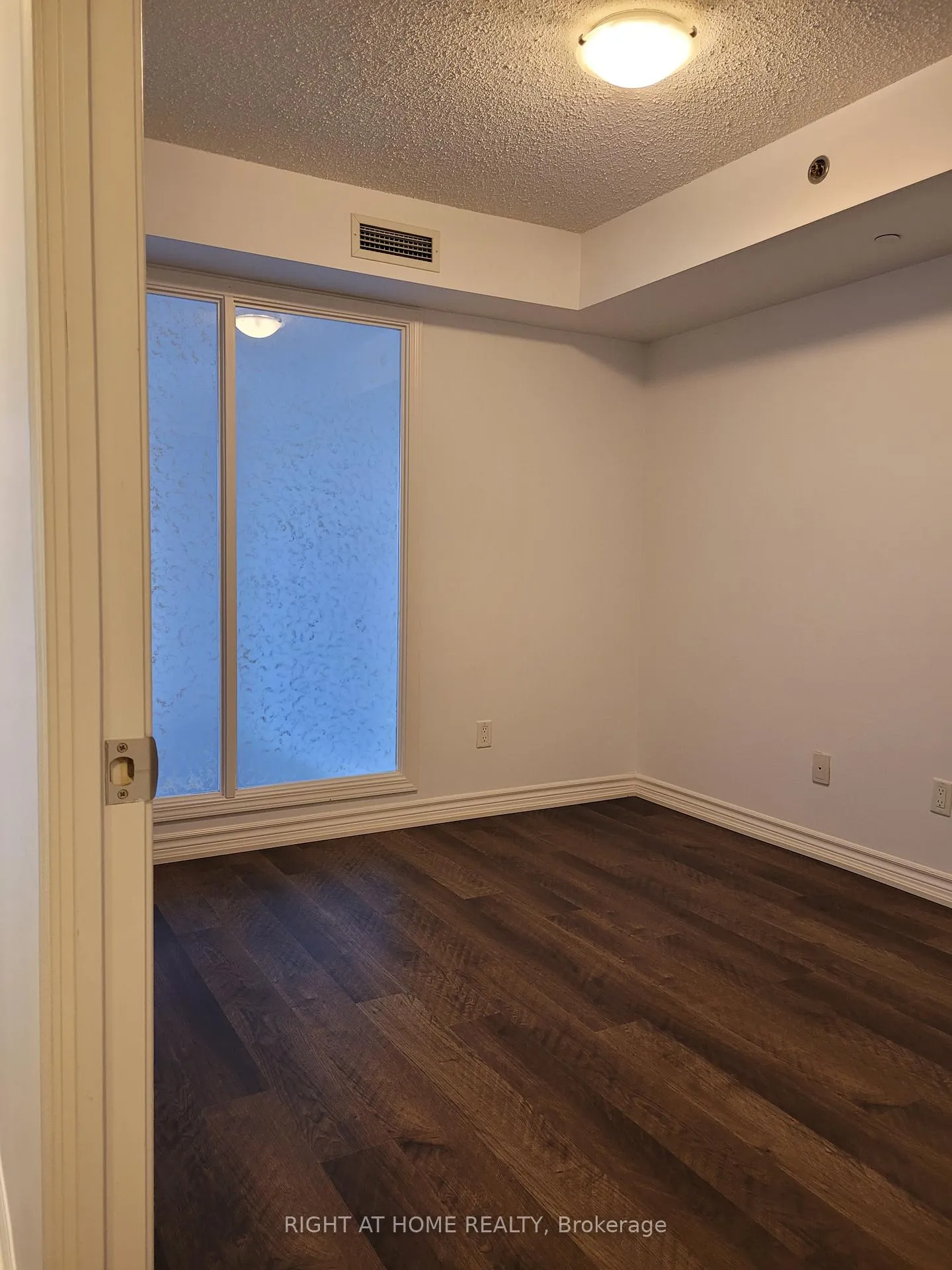 Photo 11 of Unit 820, 35 Saranac Boulevard, Toronto, Englemount-Lawrence — HOMEH