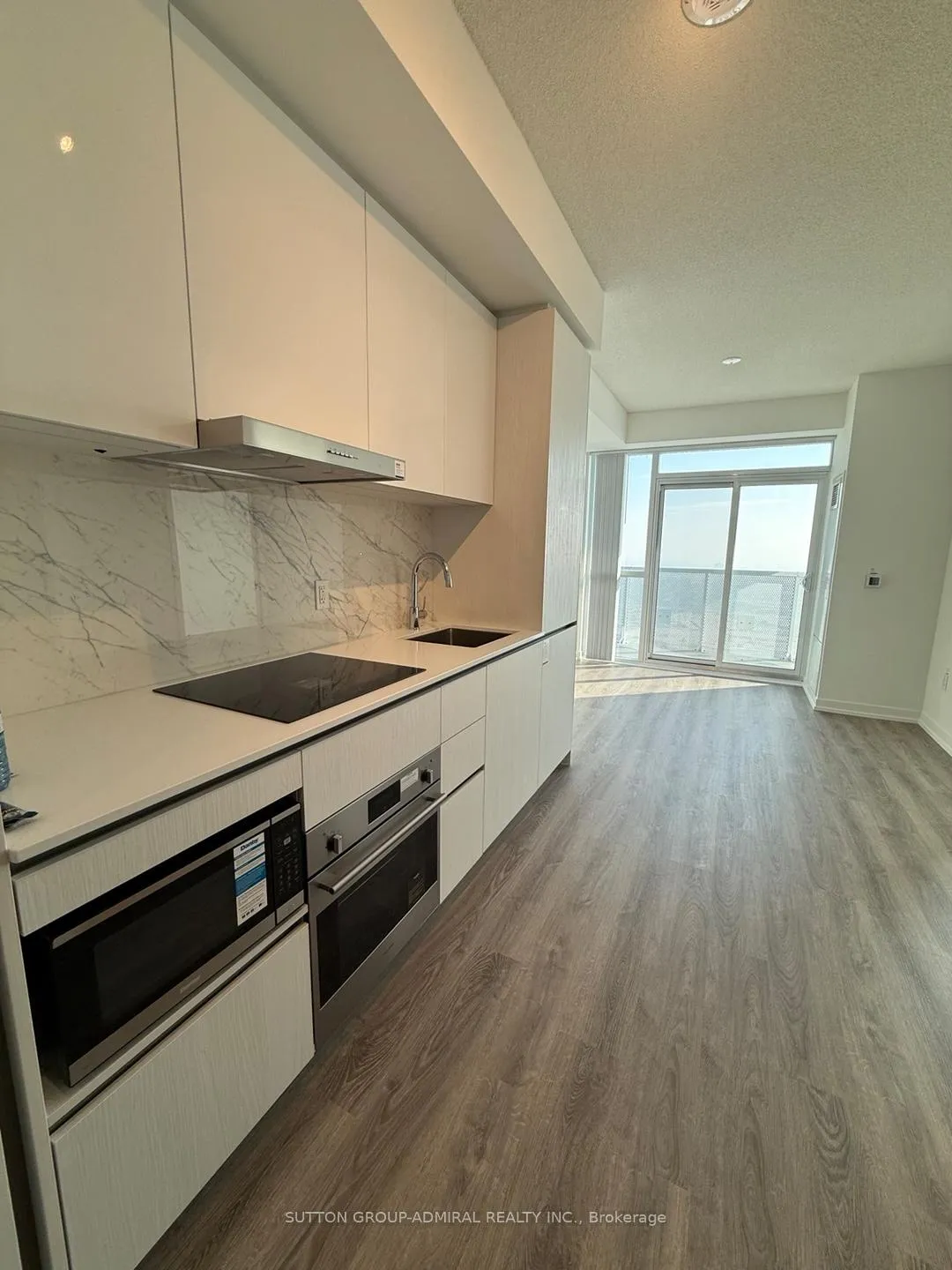 Photo 4 of Unit 5711, 8 Interchange Way, Vaughan, Vaughan Corporate Centre — HOMEH