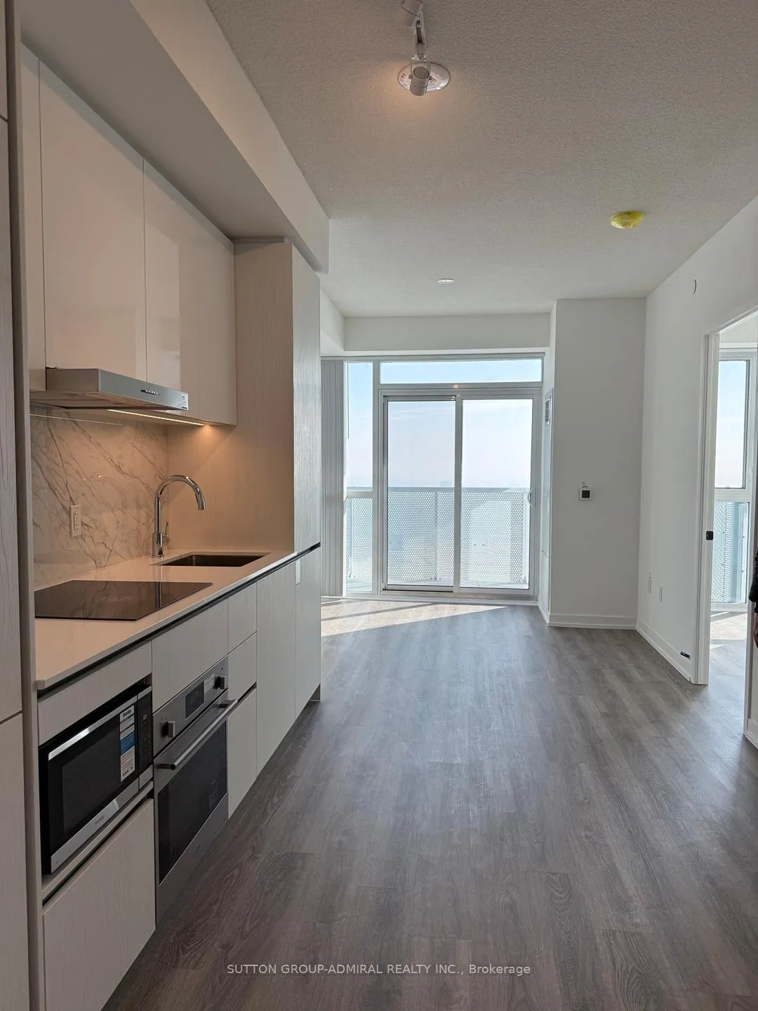 Photo 5 of Unit 5711, 8 Interchange Way, Vaughan, Vaughan Corporate Centre — HOMEH