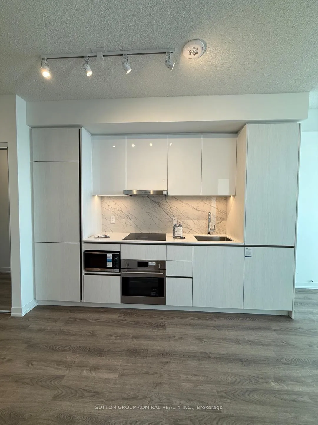 Photo 10 of Unit 5711, 8 Interchange Way, Vaughan, Vaughan Corporate Centre — HOMEH