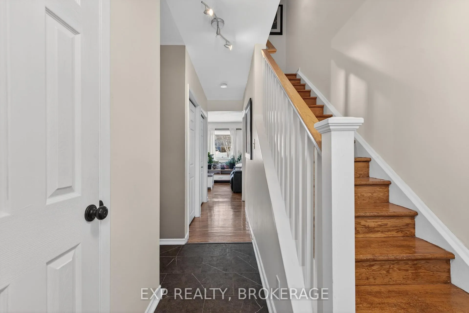 Photo 4 of Unit 3, 126 Notch Hill Road, Kingston, Central City West — HOMEH