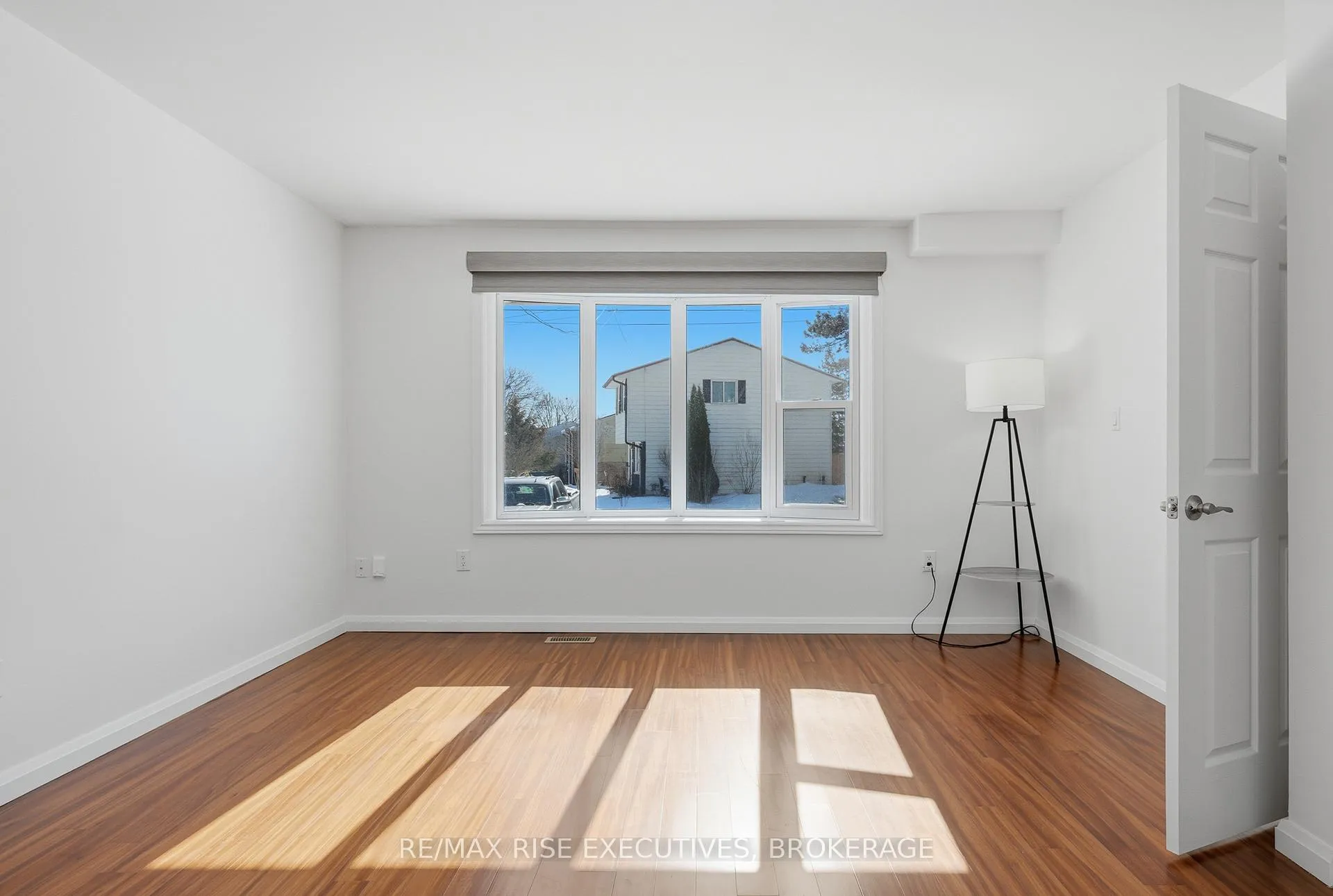 Photo 4 of 926 Amberdale Crescent, Kingston, South of Taylor-Kidd Blvd — HOMEH