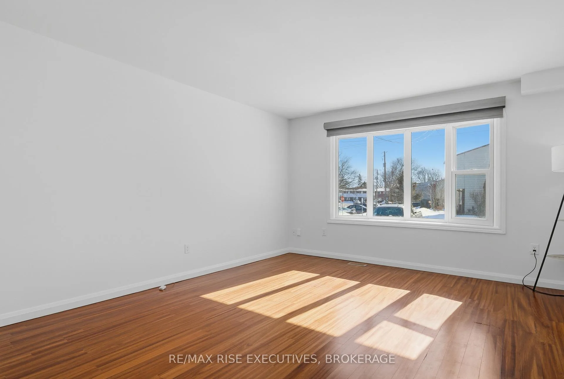 Photo 6 of 926 Amberdale Crescent, Kingston, South of Taylor-Kidd Blvd — HOMEH