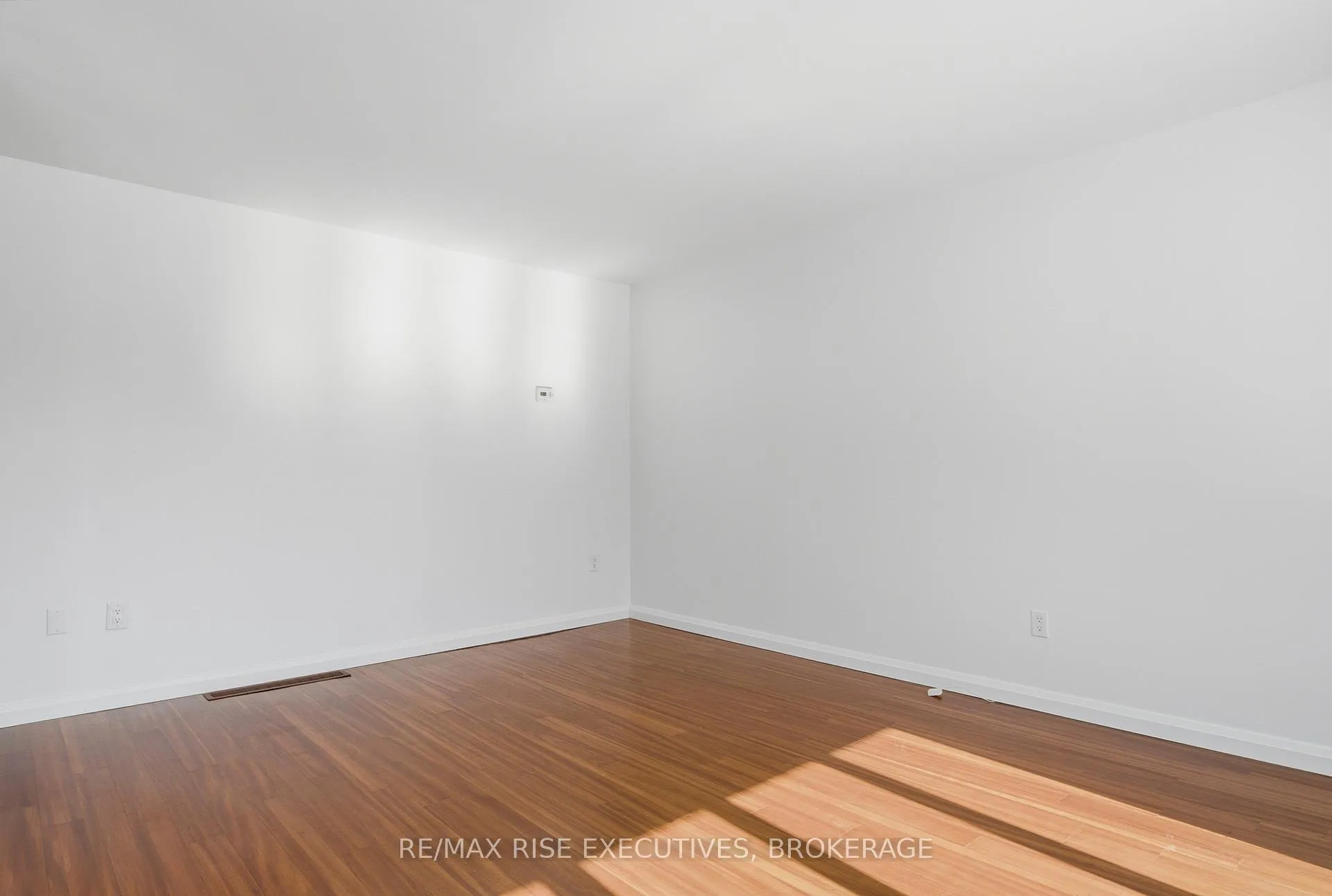 Photo 8 of 926 Amberdale Crescent, Kingston, South of Taylor-Kidd Blvd — HOMEH