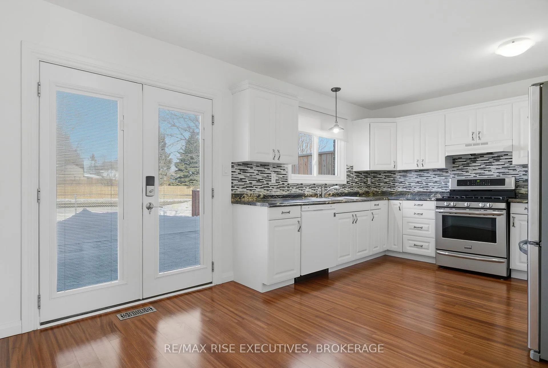 Photo 9 of 926 Amberdale Crescent, Kingston, South of Taylor-Kidd Blvd — HOMEH