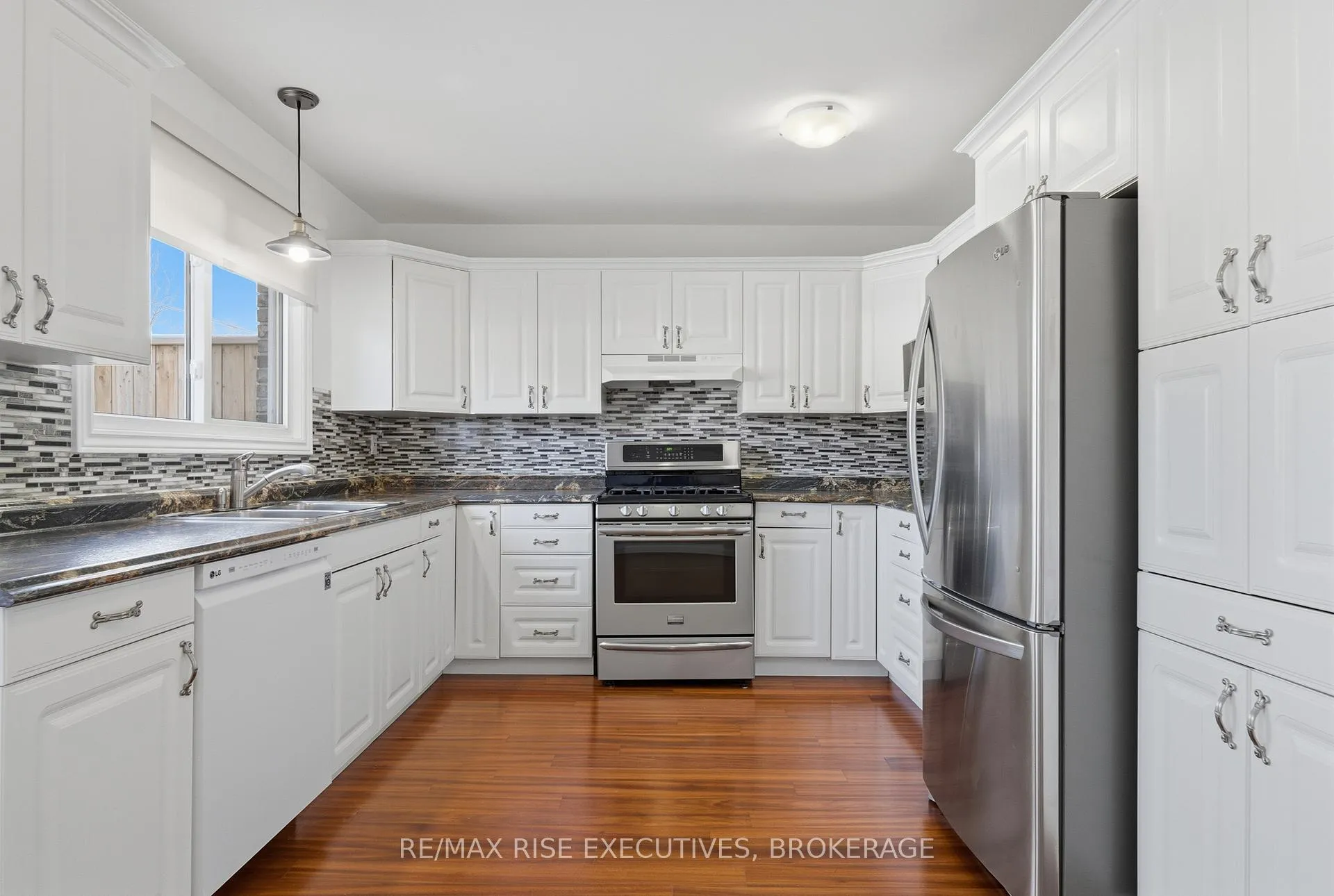 Photo 10 of 926 Amberdale Crescent, Kingston, South of Taylor-Kidd Blvd — HOMEH