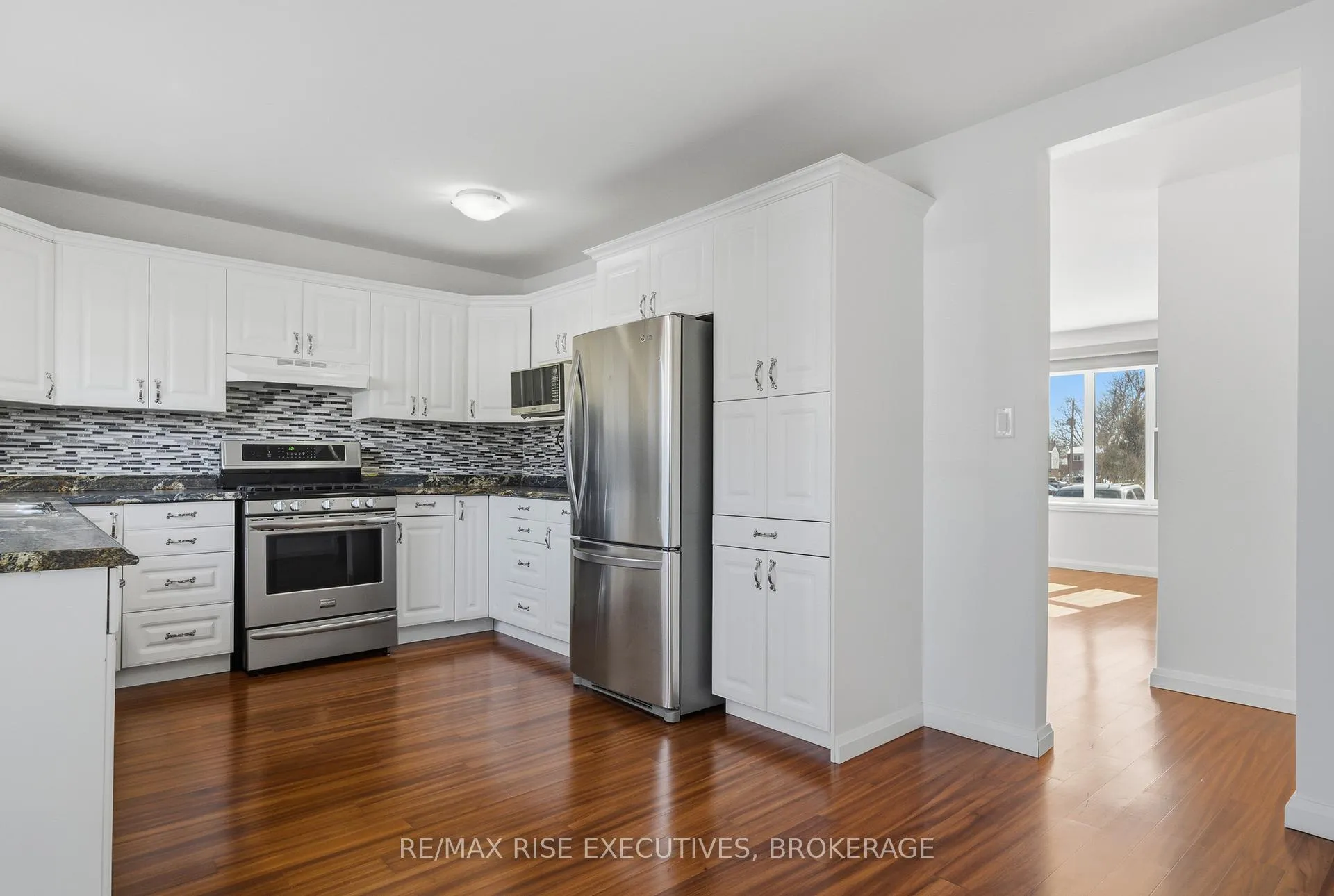 Photo 11 of 926 Amberdale Crescent, Kingston, South of Taylor-Kidd Blvd — HOMEH