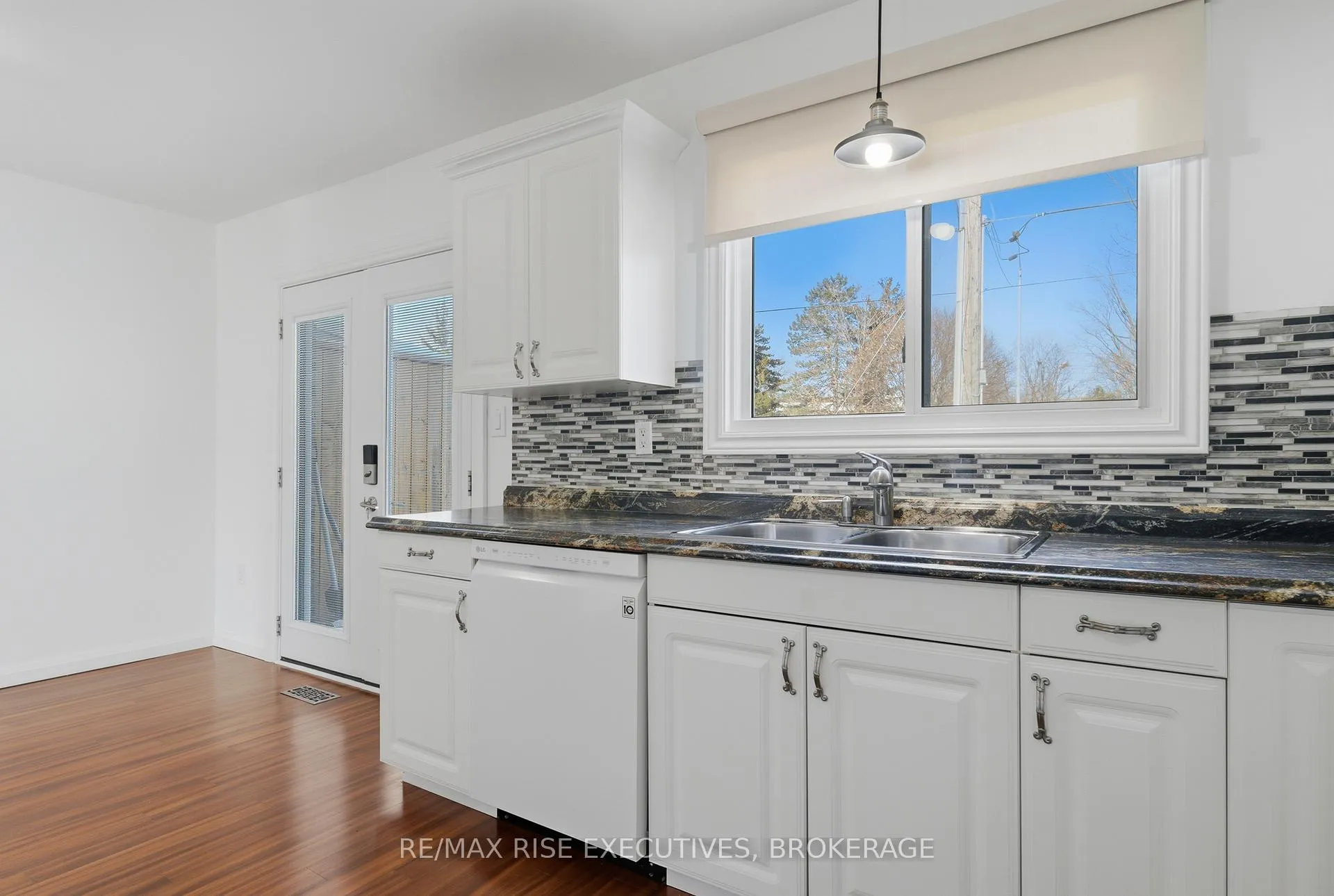 Photo 13 of 926 Amberdale Crescent, Kingston, South of Taylor-Kidd Blvd — HOMEH