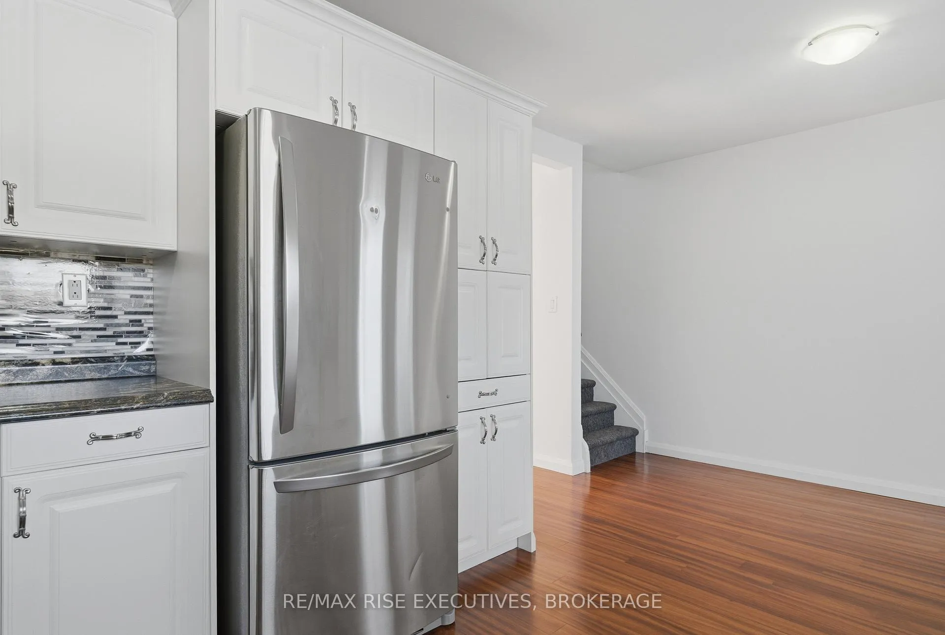 Photo 14 of 926 Amberdale Crescent, Kingston, South of Taylor-Kidd Blvd — HOMEH