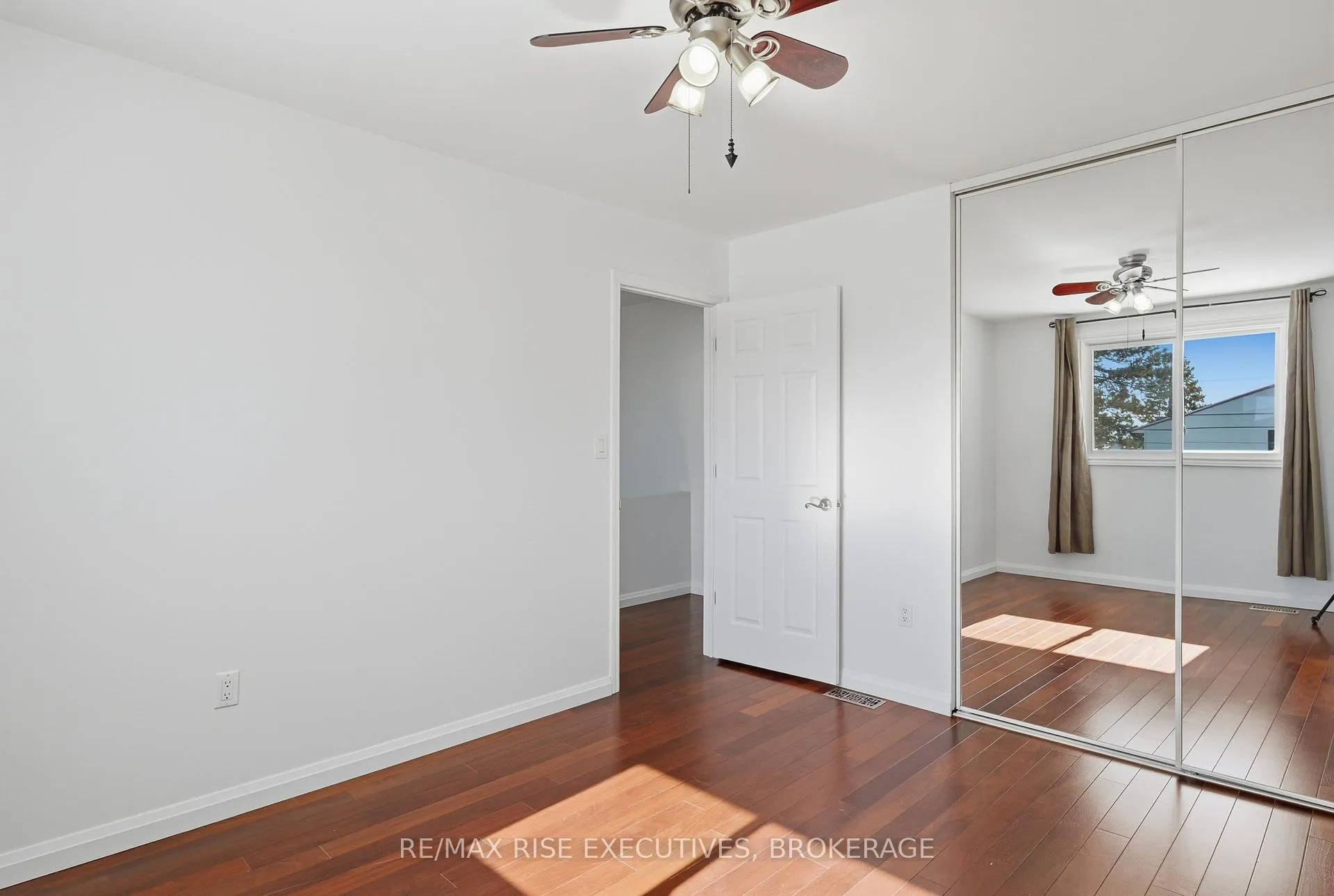 Photo 18 of 926 Amberdale Crescent, Kingston, South of Taylor-Kidd Blvd — HOMEH