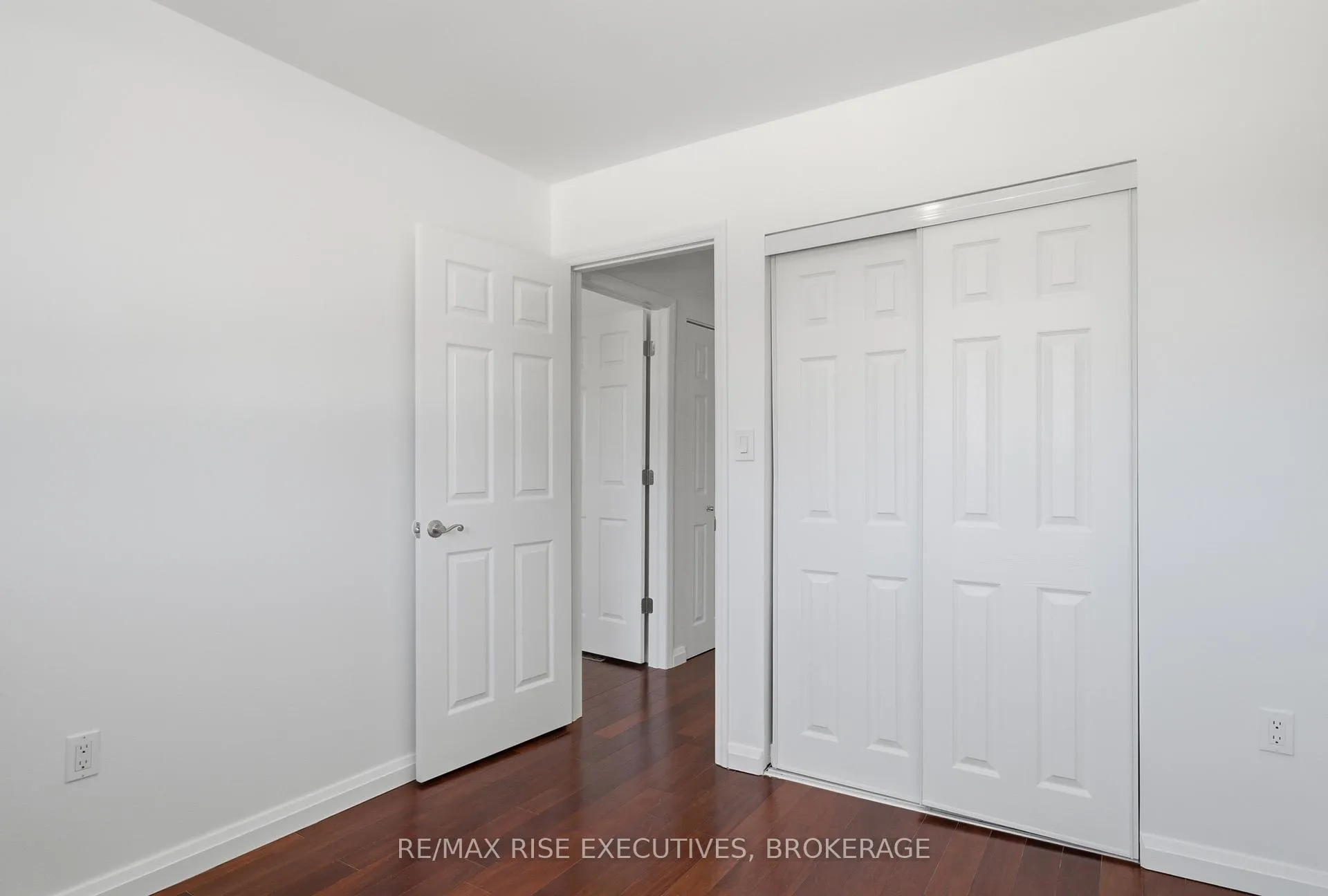 Photo 24 of 926 Amberdale Crescent, Kingston, South of Taylor-Kidd Blvd — HOMEH