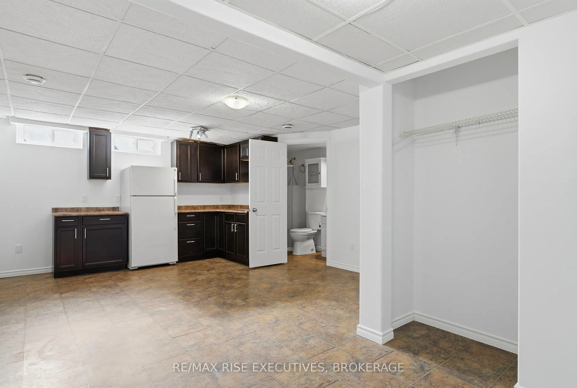 Photo 25 of 926 Amberdale Crescent, Kingston, South of Taylor-Kidd Blvd — HOMEH