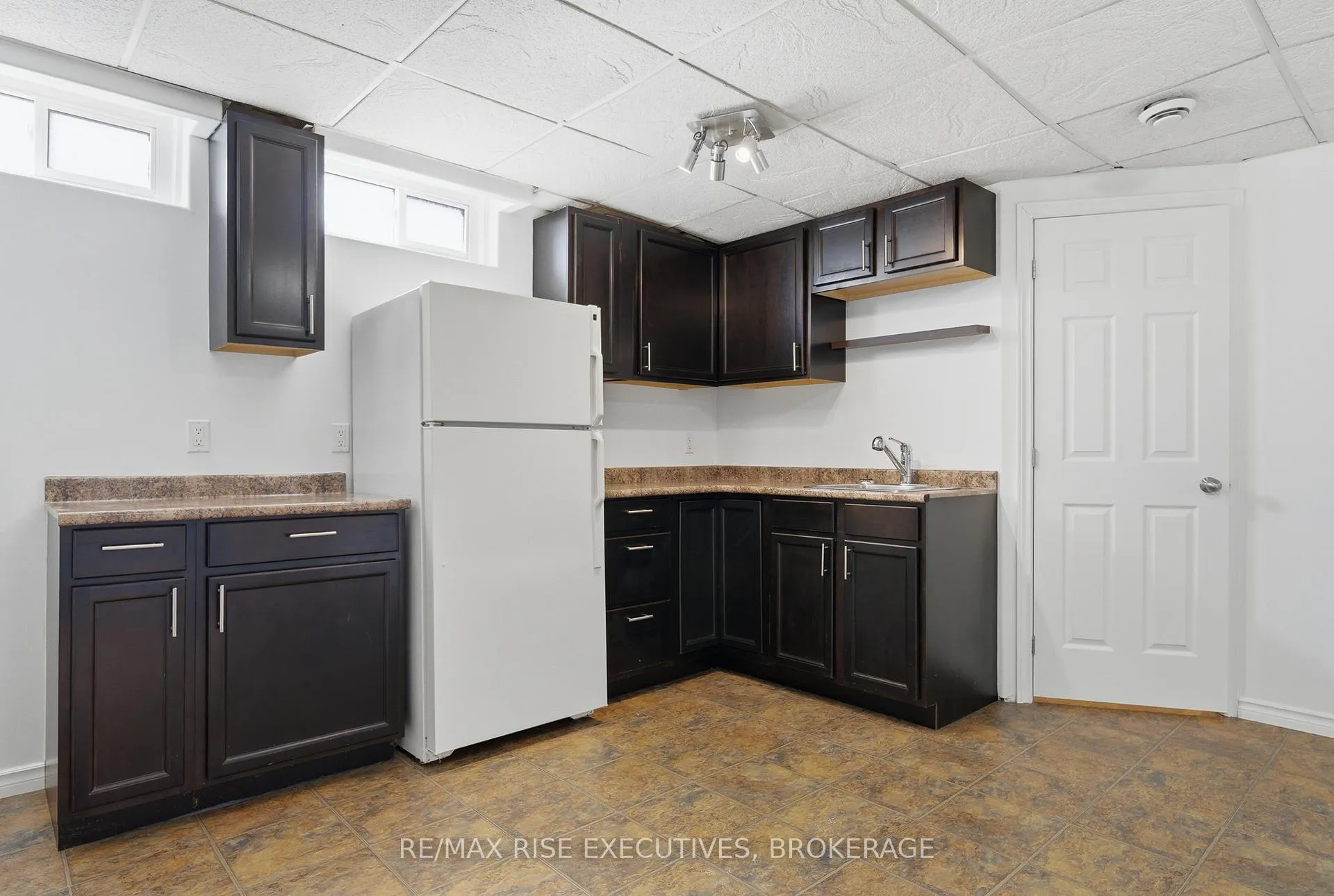 Photo 26 of 926 Amberdale Crescent, Kingston, South of Taylor-Kidd Blvd — HOMEH