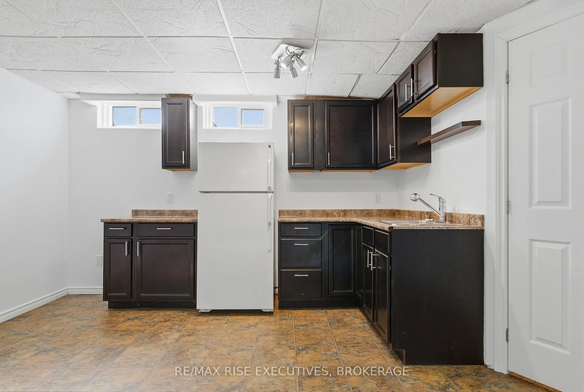 Photo 27 of 926 Amberdale Crescent, Kingston, South of Taylor-Kidd Blvd — HOMEH
