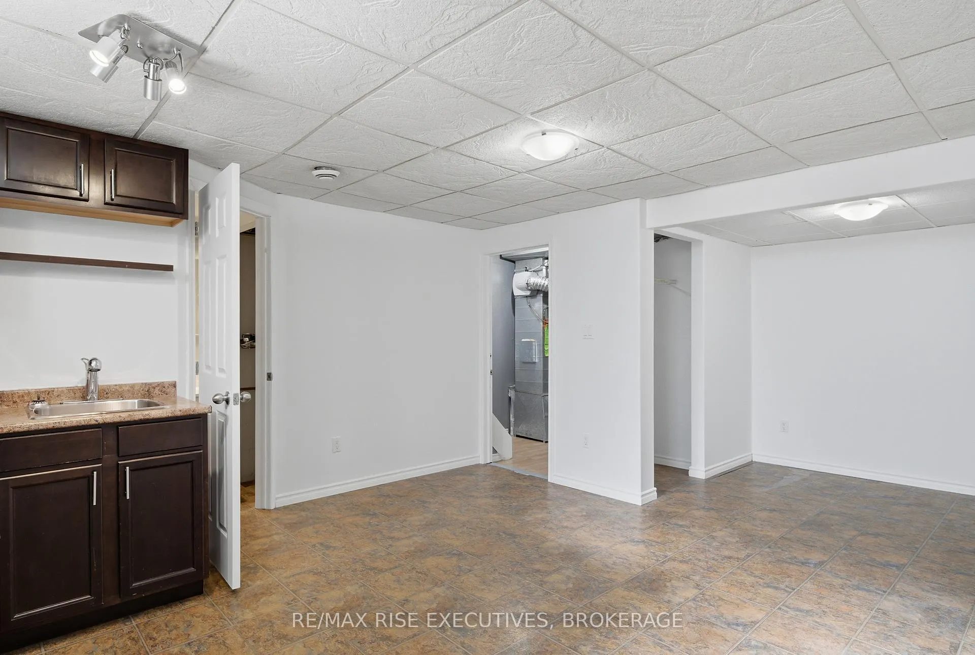 Photo 28 of 926 Amberdale Crescent, Kingston, South of Taylor-Kidd Blvd — HOMEH