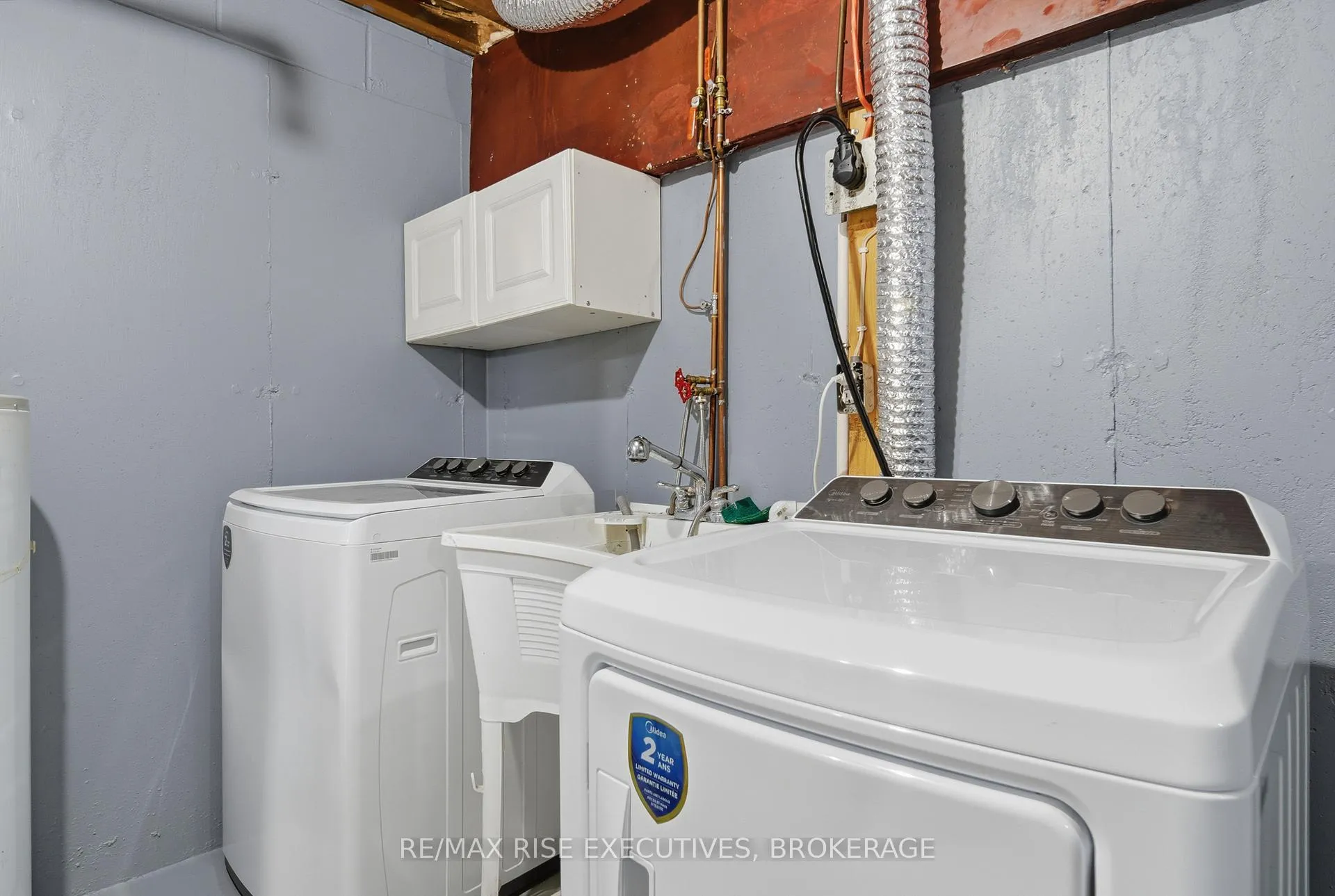 Photo 32 of 926 Amberdale Crescent, Kingston, South of Taylor-Kidd Blvd — HOMEH