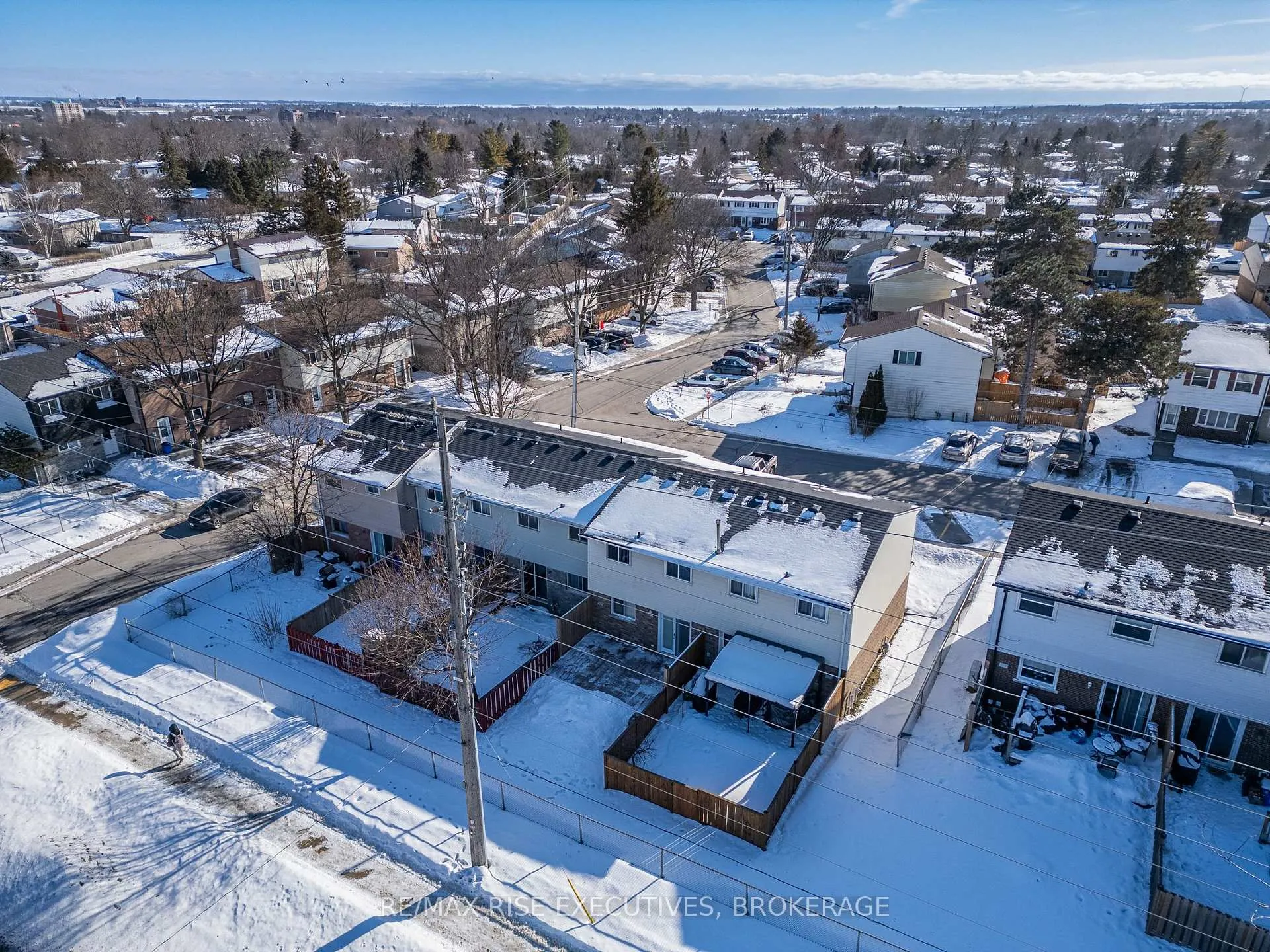 Photo 37 of 926 Amberdale Crescent, Kingston, South of Taylor-Kidd Blvd — HOMEH