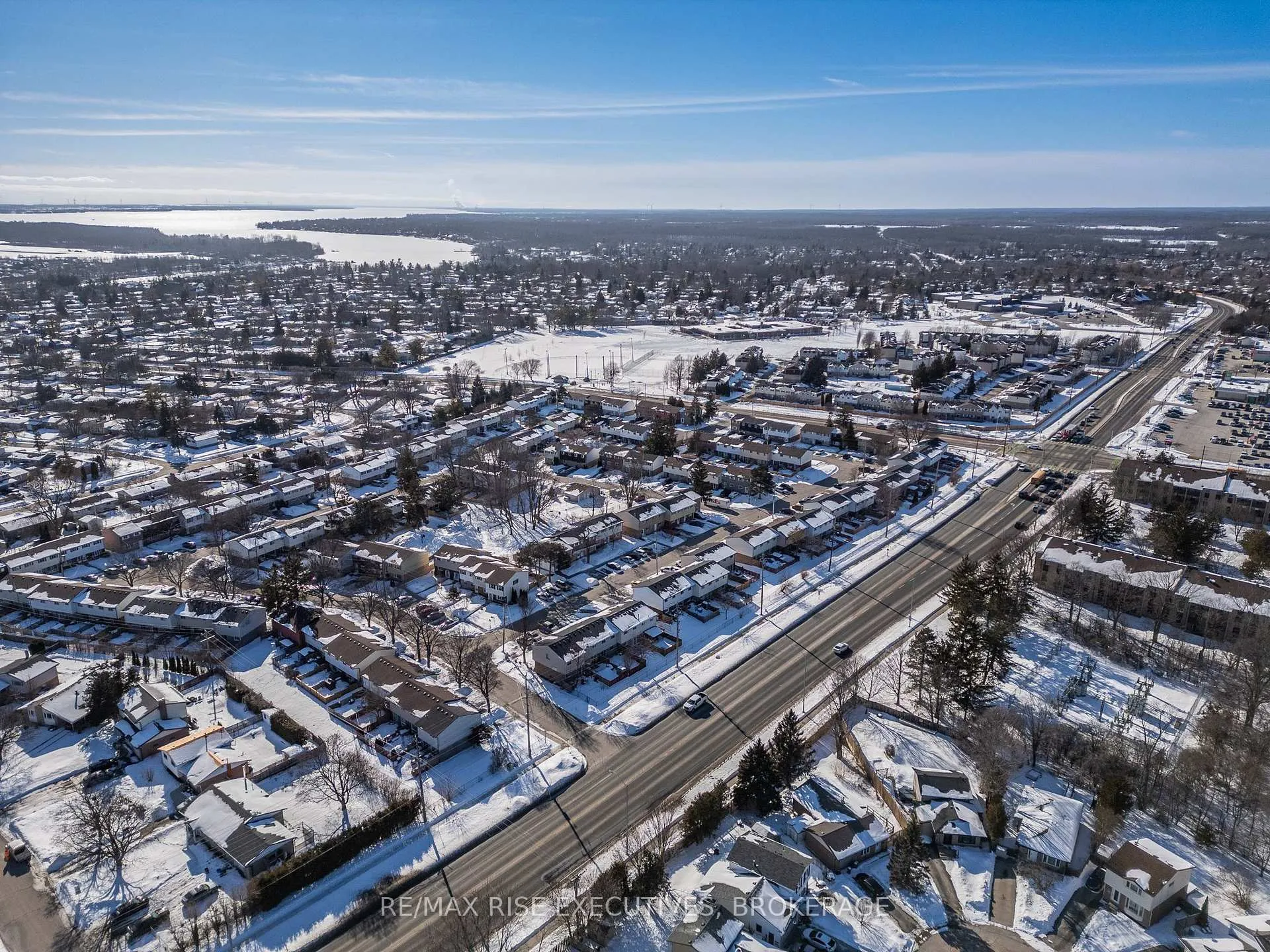 Photo 39 of 926 Amberdale Crescent, Kingston, South of Taylor-Kidd Blvd — HOMEH