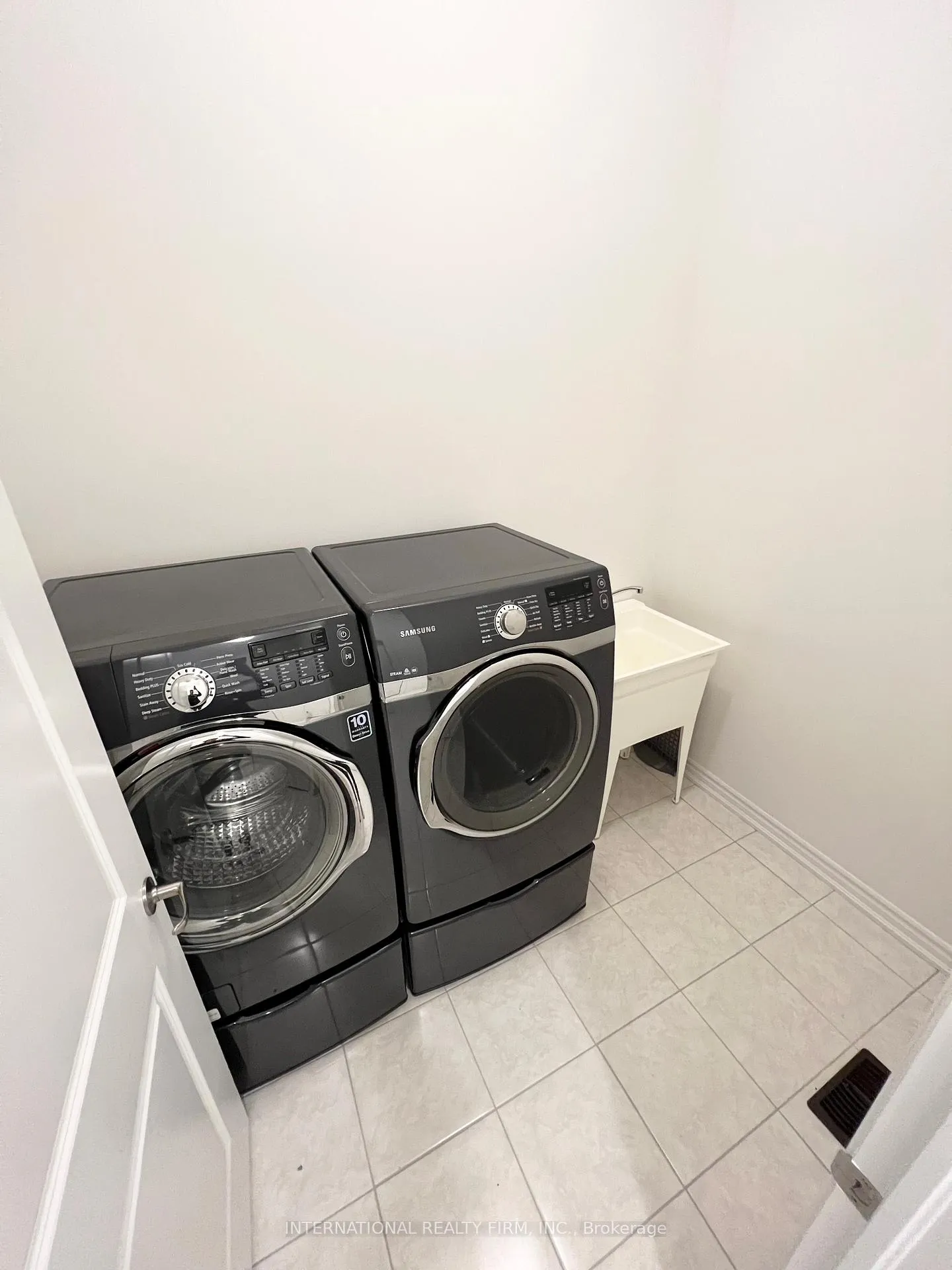 Photo 10 of 23 Sleeth Street, Brantford, Echo Place — HOMEH