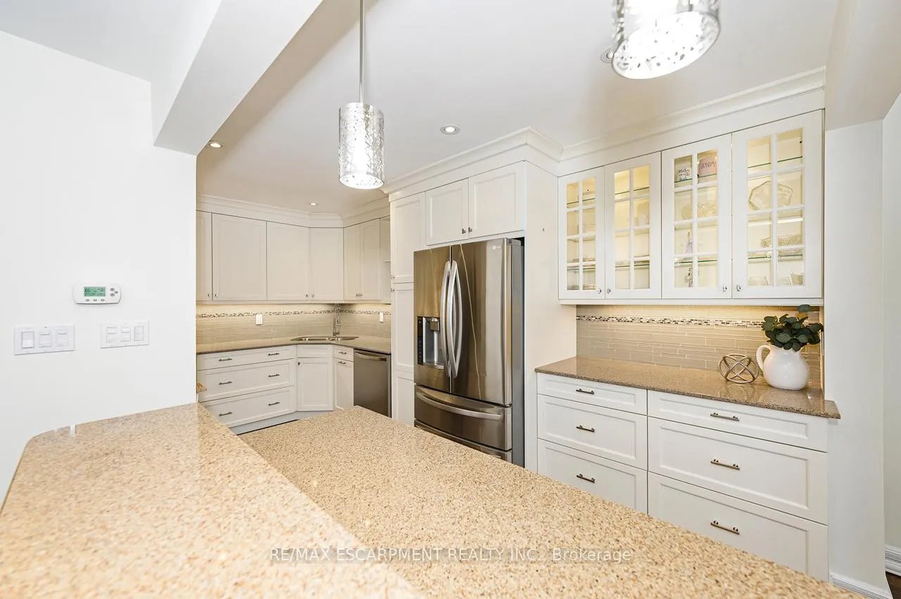 Photo 5 of Unit 42, 2301 Cavendish Drive, Burlington, Brant Hills — HOMEH