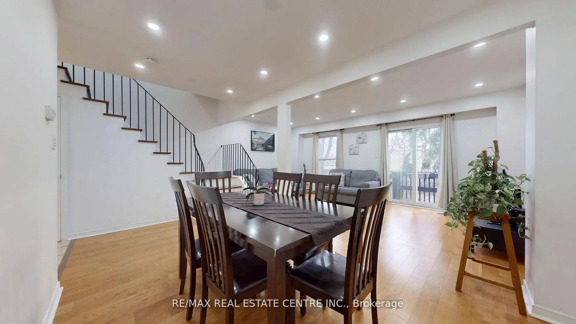 Photo 10 of 355 Ontario Street N, Milton, Dorset Park — HOMEH