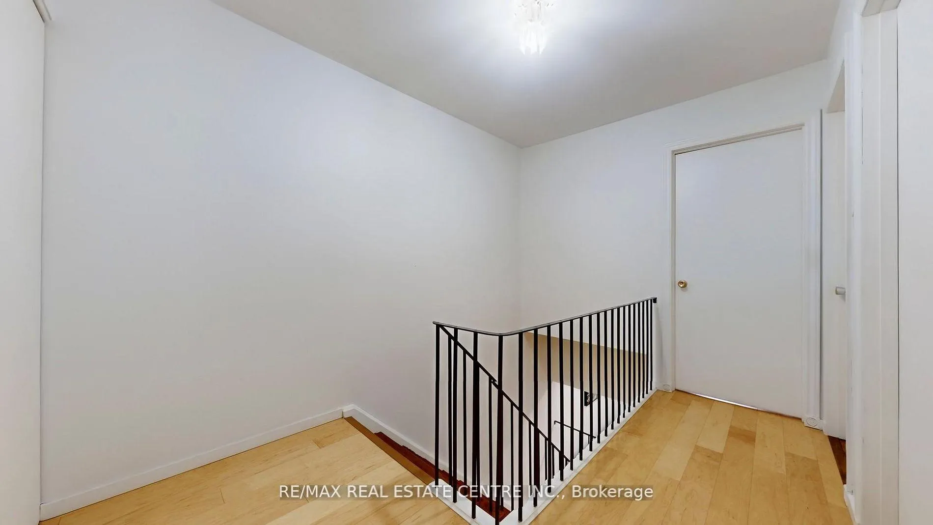 Photo 15 of 355 Ontario Street N, Milton, Dorset Park — HOMEH