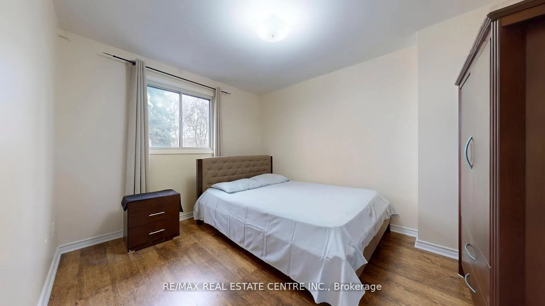 Photo 21 of 355 Ontario Street N, Milton, Dorset Park — HOMEH