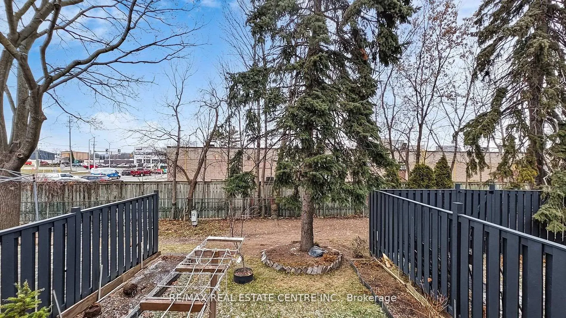 Photo 39 of 355 Ontario Street N, Milton, Dorset Park — HOMEH
