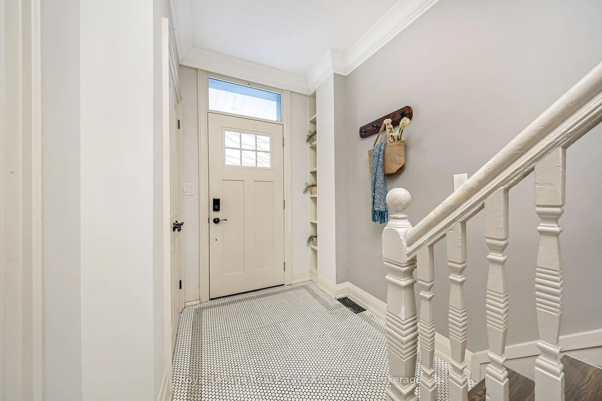 Photo 3 of 136 Poplar Avenue, Halton Hills, Acton — HOMEH
