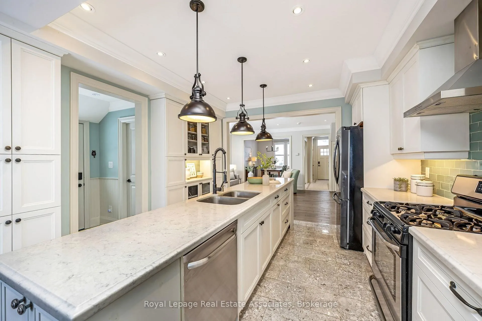Photo 9 of 136 Poplar Avenue, Halton Hills, Acton — HOMEH